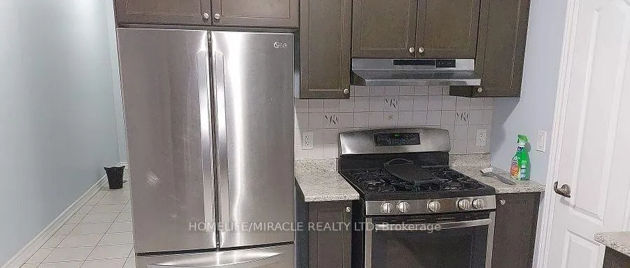 Photo 4 of 24 Hatton Court, Brampton, Credit Valley — HOMEH