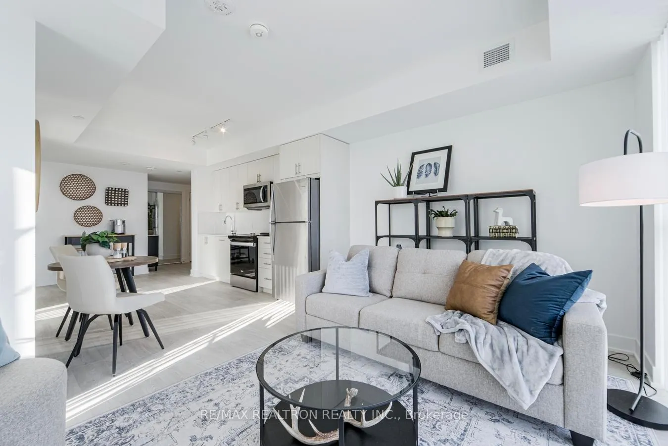 Front of Unit 807, 2545 Simcoe Street N