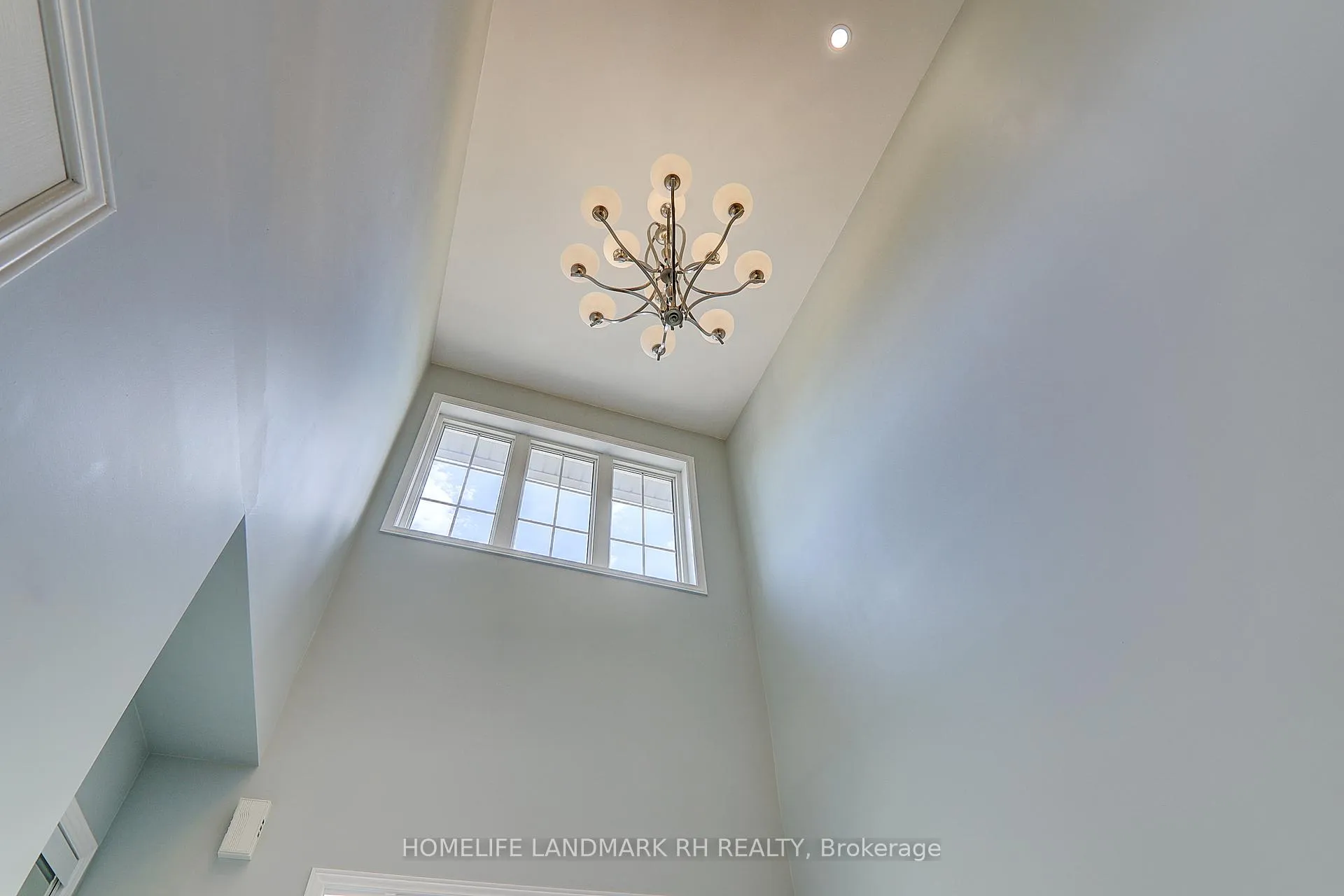 Photo 4 of 62 Briarcrest Drive, Markham, Berczy — HOMEH