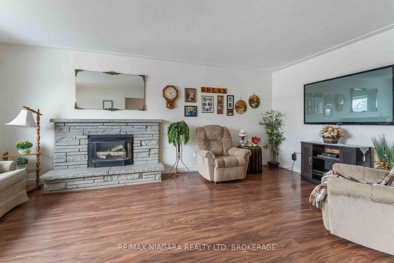Photo 5 of 80 Michael Drive N, Port Colborne, Sugarloaf — HOMEH