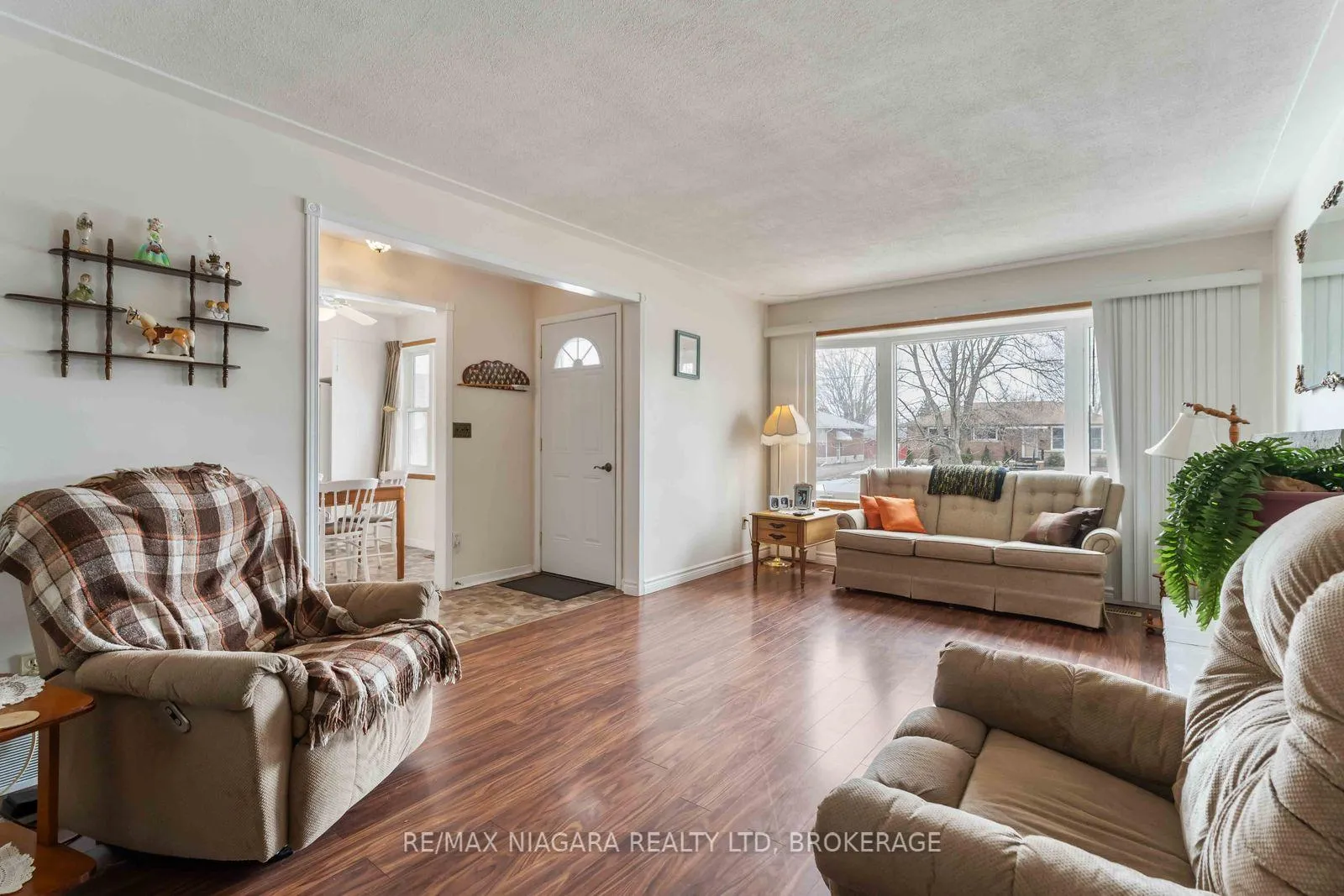 Photo 6 of 80 Michael Drive N, Port Colborne, Sugarloaf — HOMEH