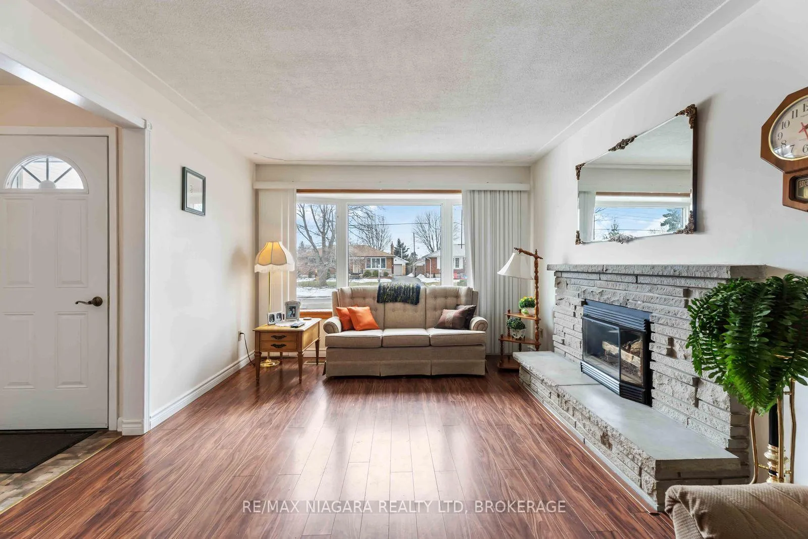 Photo 7 of 80 Michael Drive N, Port Colborne, Sugarloaf — HOMEH