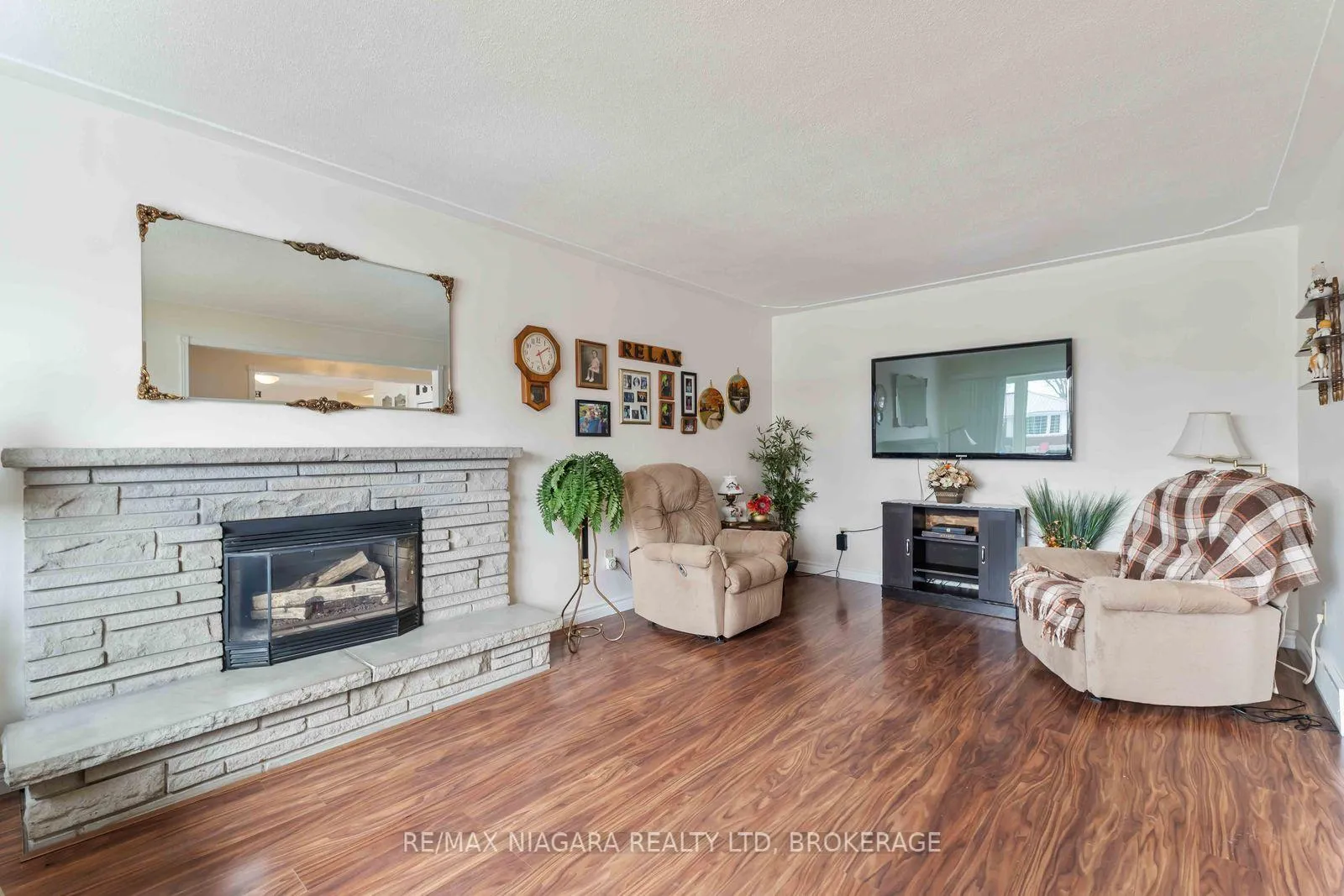 Photo 8 of 80 Michael Drive N, Port Colborne, Sugarloaf — HOMEH