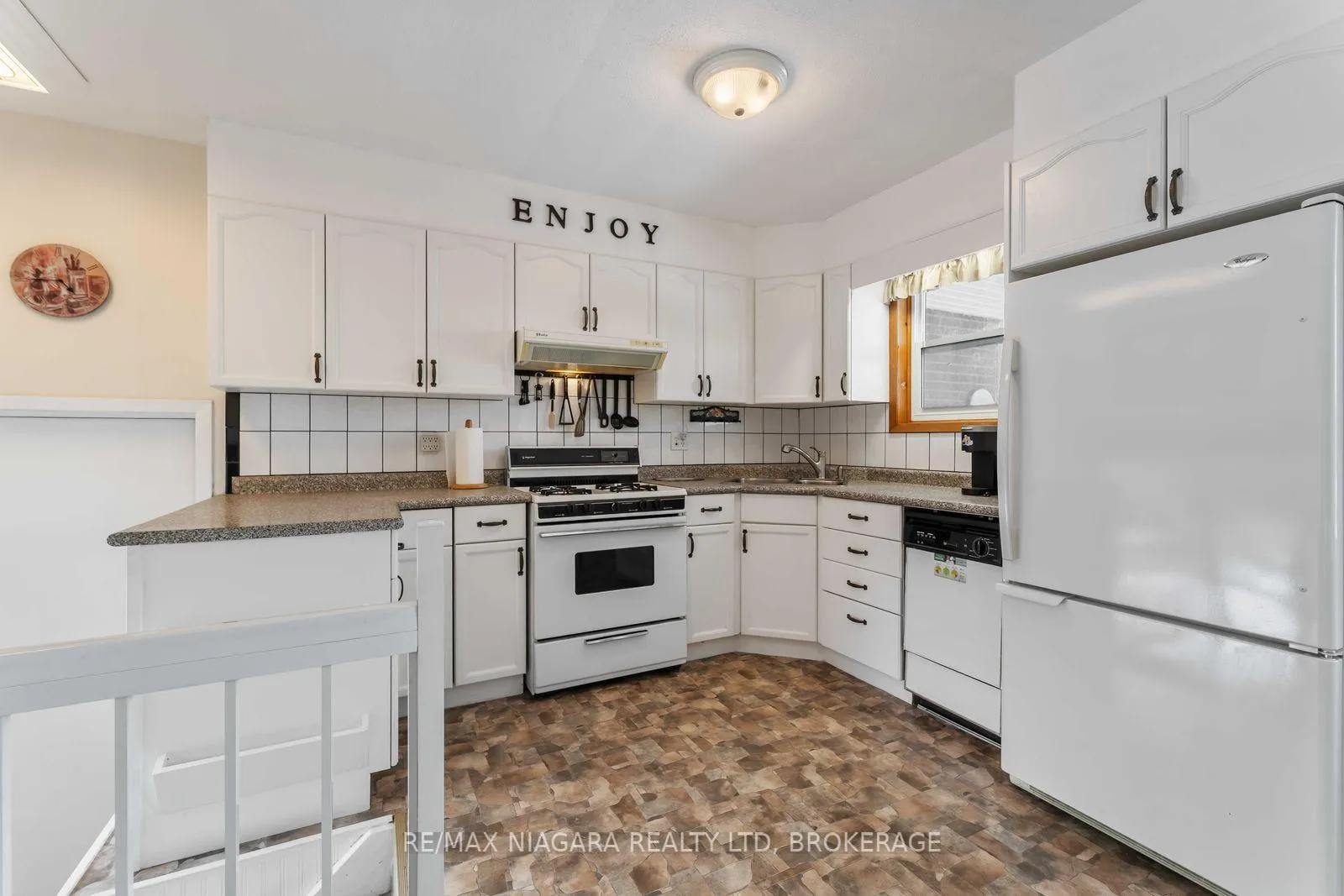 Photo 14 of 80 Michael Drive N, Port Colborne, Sugarloaf — HOMEH