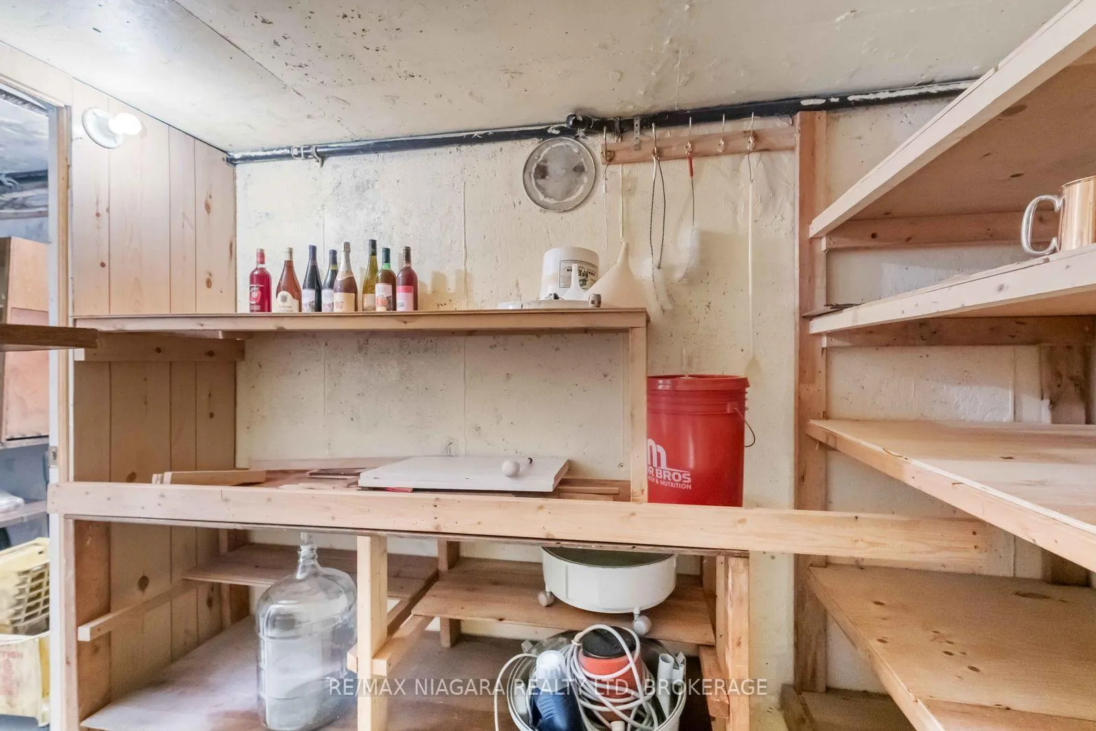 Photo 35 of 80 Michael Drive N, Port Colborne, Sugarloaf — HOMEH