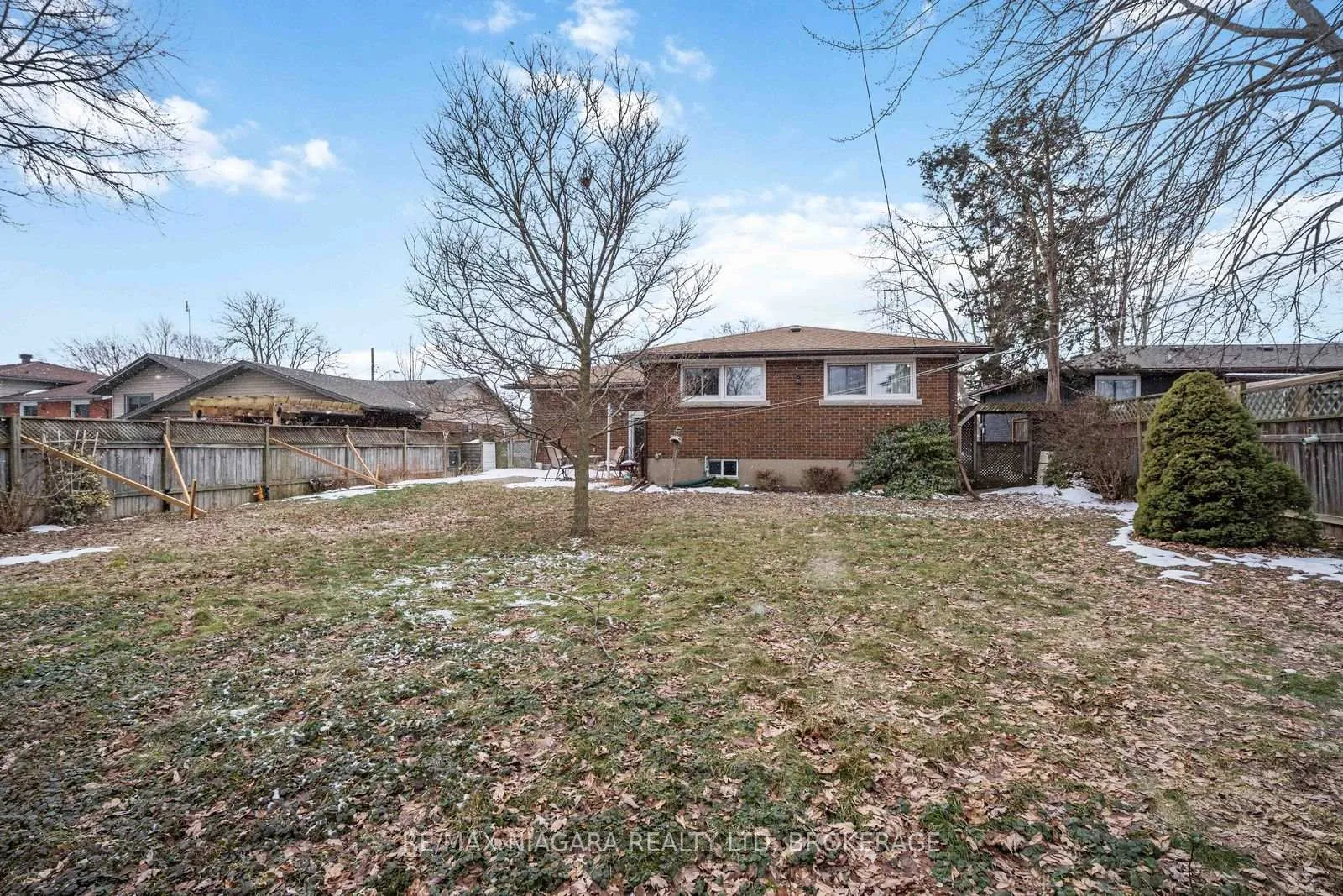 Photo 39 of 80 Michael Drive N, Port Colborne, Sugarloaf — HOMEH