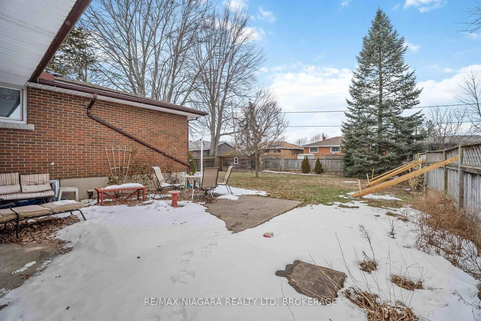 Photo 45 of 80 Michael Drive N, Port Colborne, Sugarloaf — HOMEH