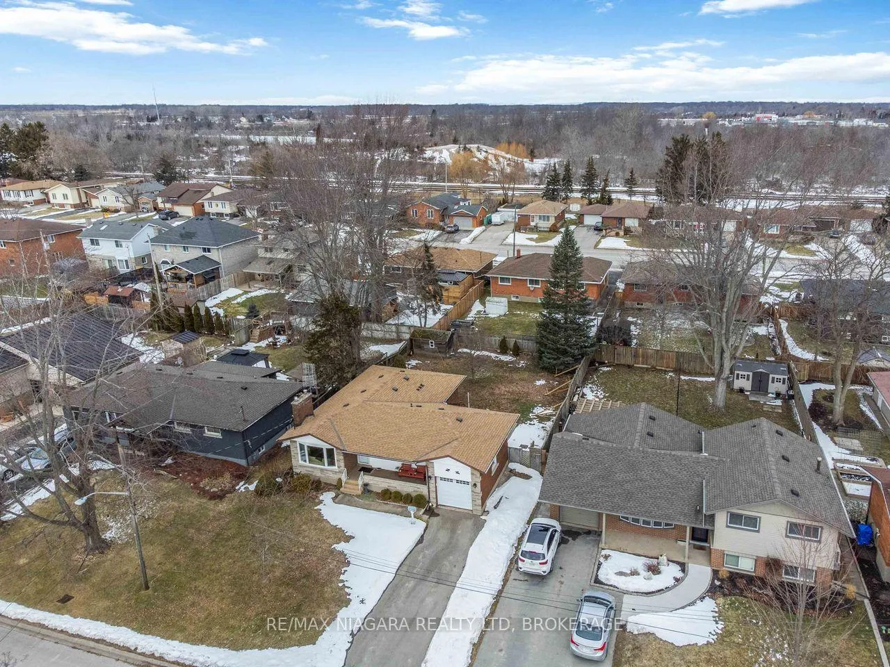 Photo 46 of 80 Michael Drive N, Port Colborne, Sugarloaf — HOMEH