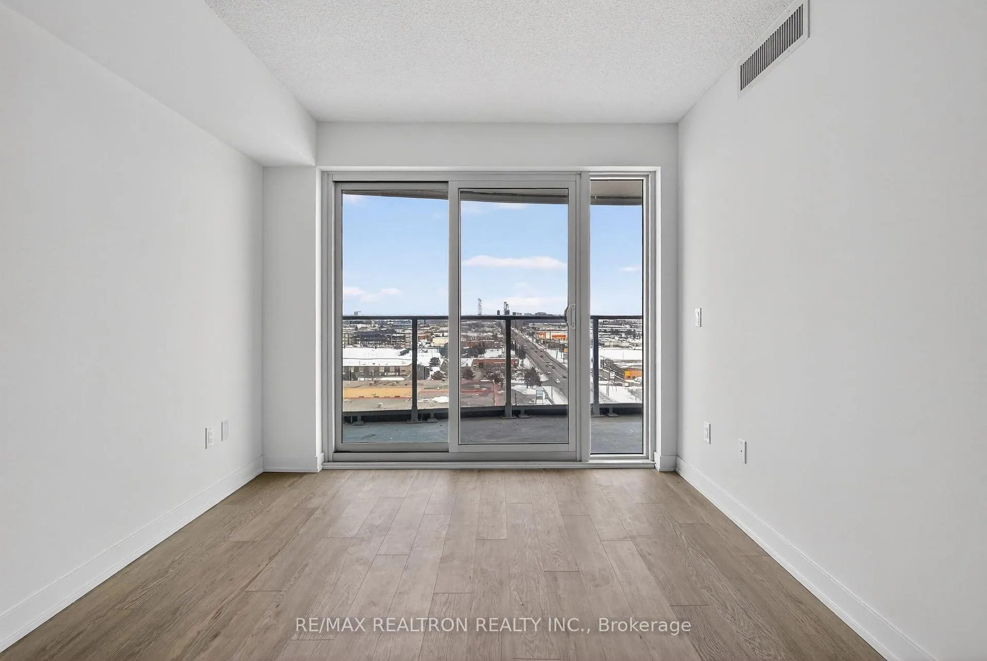 Photo 13 of Unit 1304, 1010 Sandy Beach Road, Pickering, Bay Ridges — HOMEH