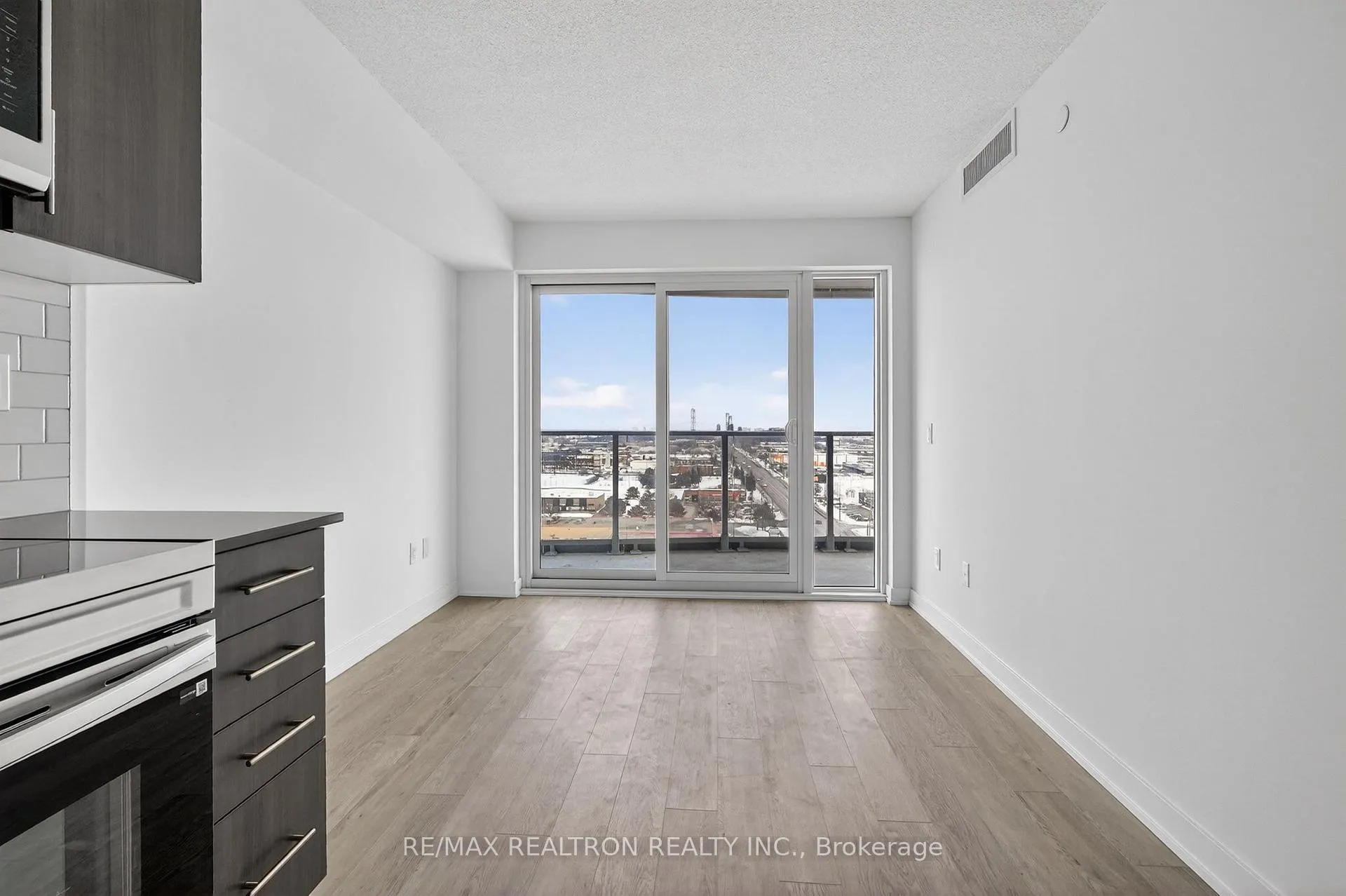 Photo 14 of Unit 1304, 1010 Sandy Beach Road, Pickering, Bay Ridges — HOMEH