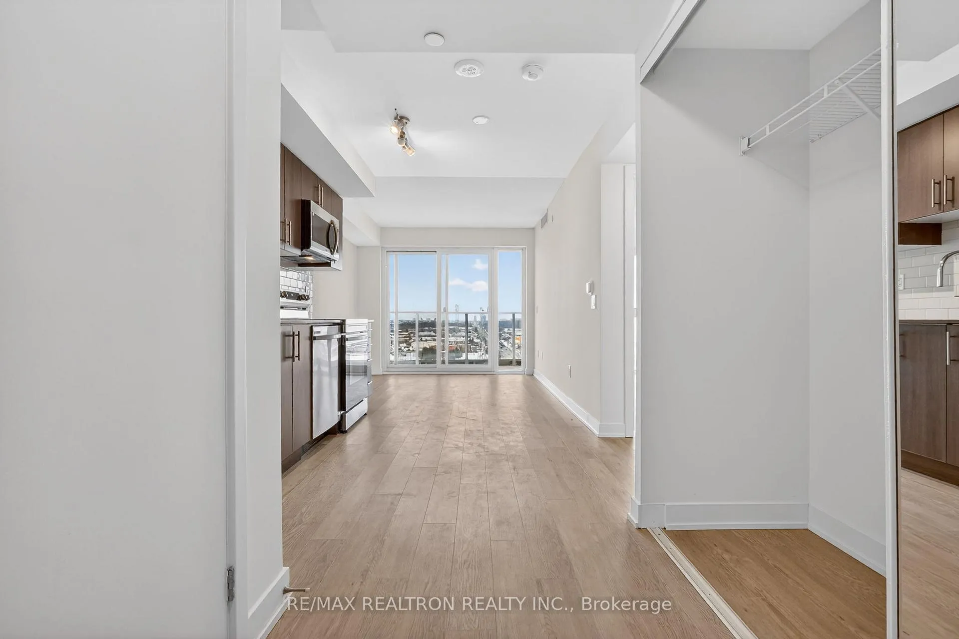 Photo 15 of Unit 1304, 1010 Sandy Beach Road, Pickering, Bay Ridges — HOMEH