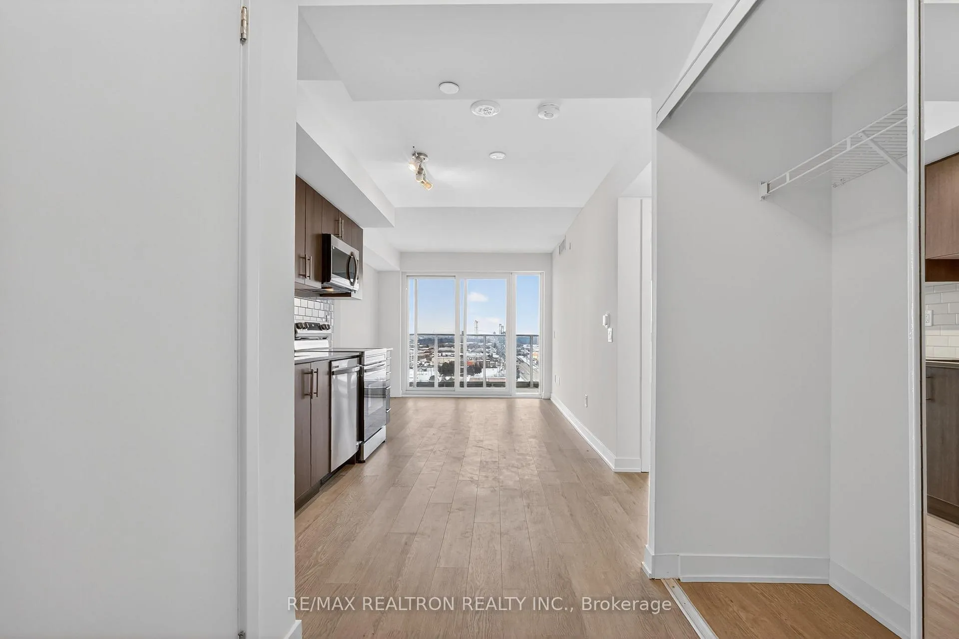 Photo 16 of Unit 1304, 1010 Sandy Beach Road, Pickering, Bay Ridges — HOMEH