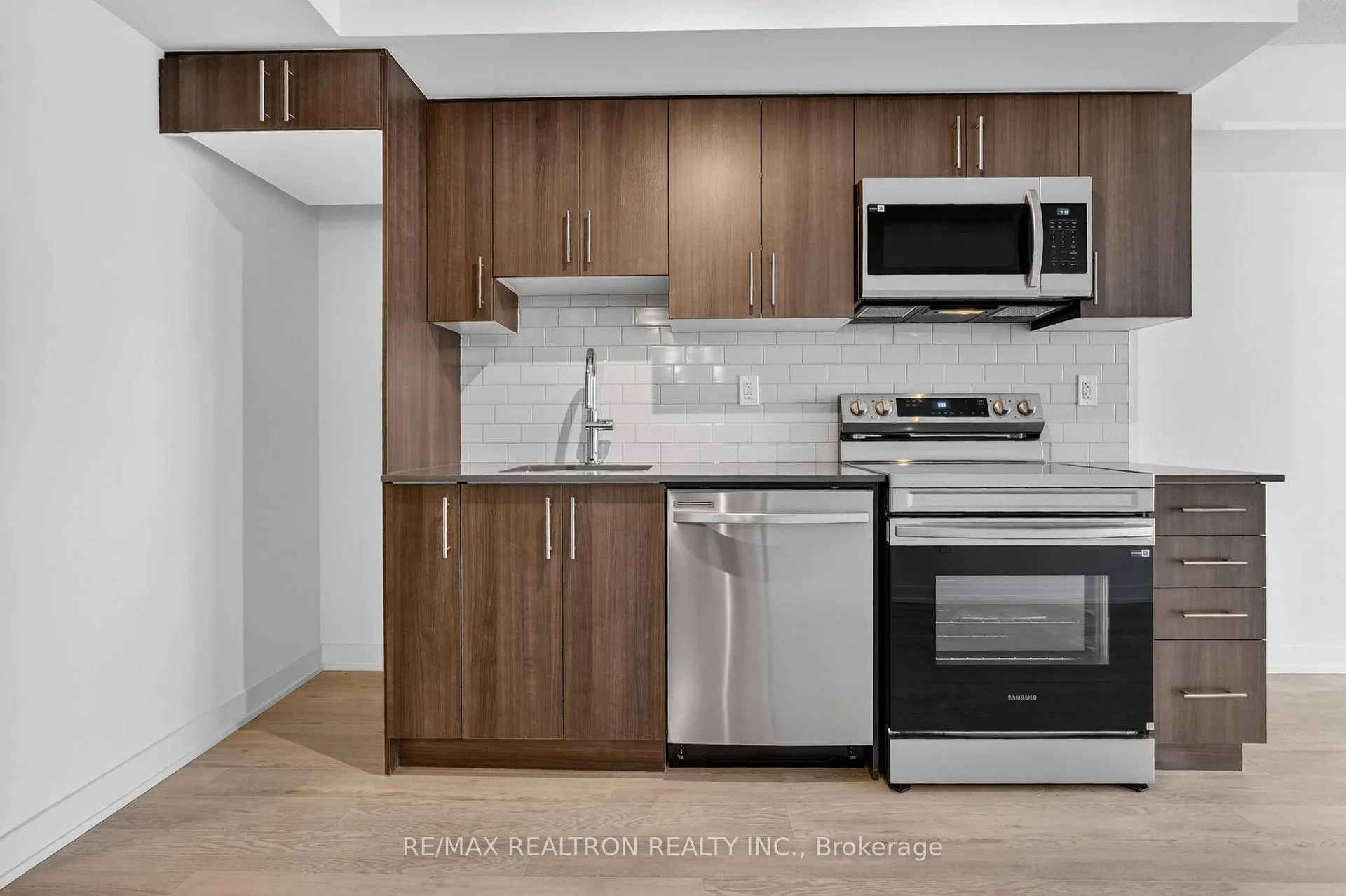 Photo 17 of Unit 1304, 1010 Sandy Beach Road, Pickering, Bay Ridges — HOMEH