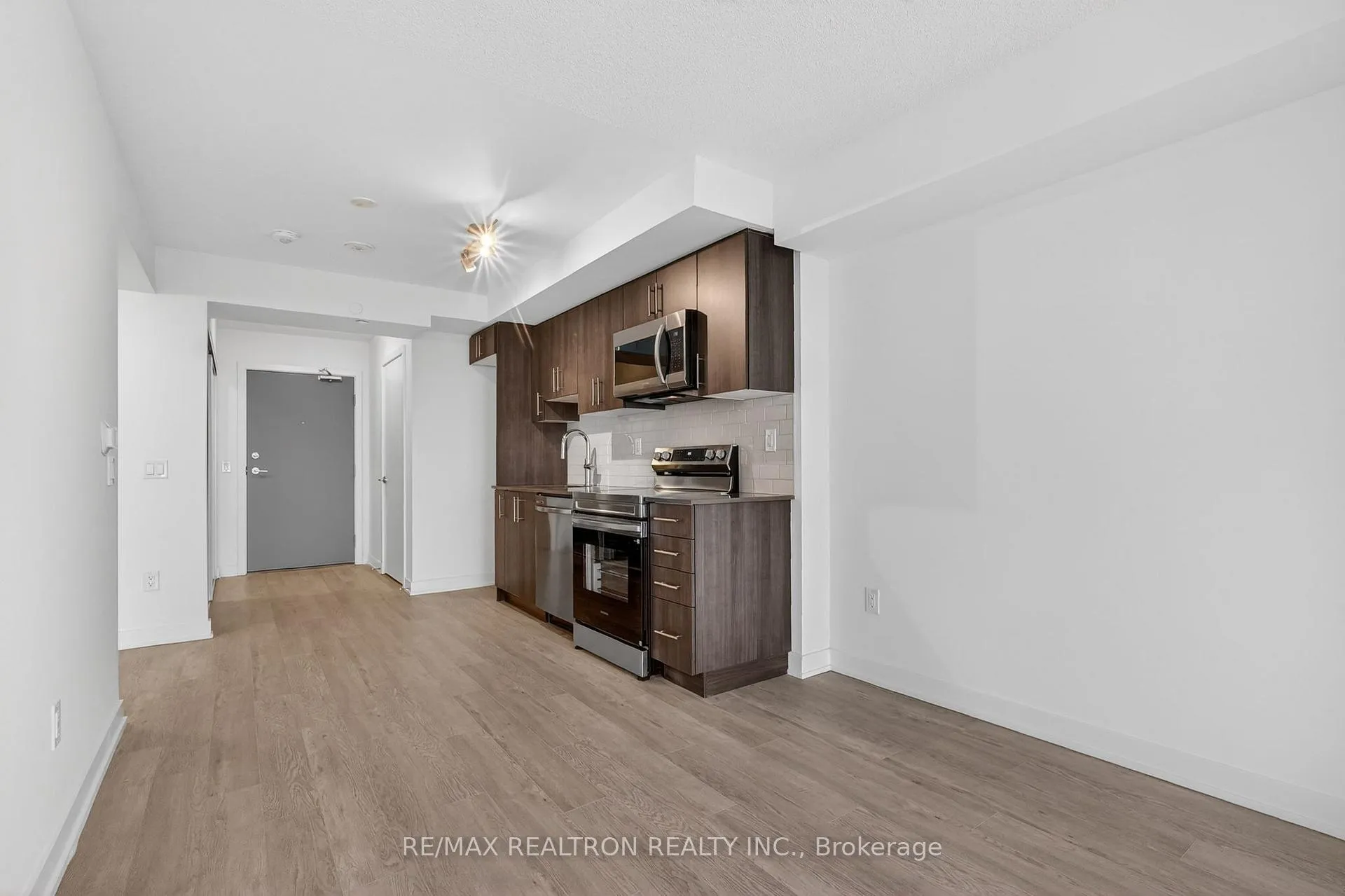 Photo 18 of Unit 1304, 1010 Sandy Beach Road, Pickering, Bay Ridges — HOMEH