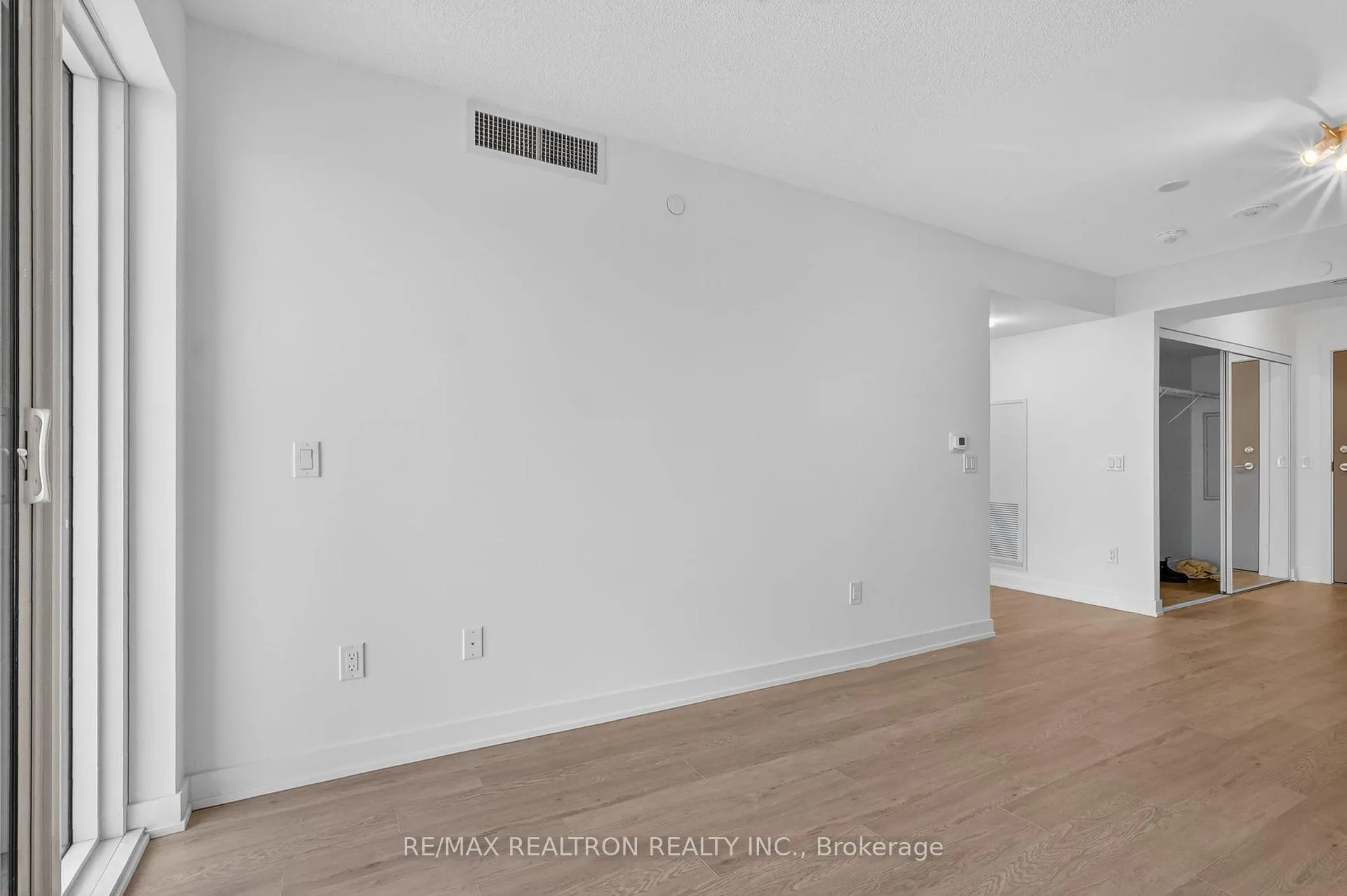 Photo 20 of Unit 1304, 1010 Sandy Beach Road, Pickering, Bay Ridges — HOMEH