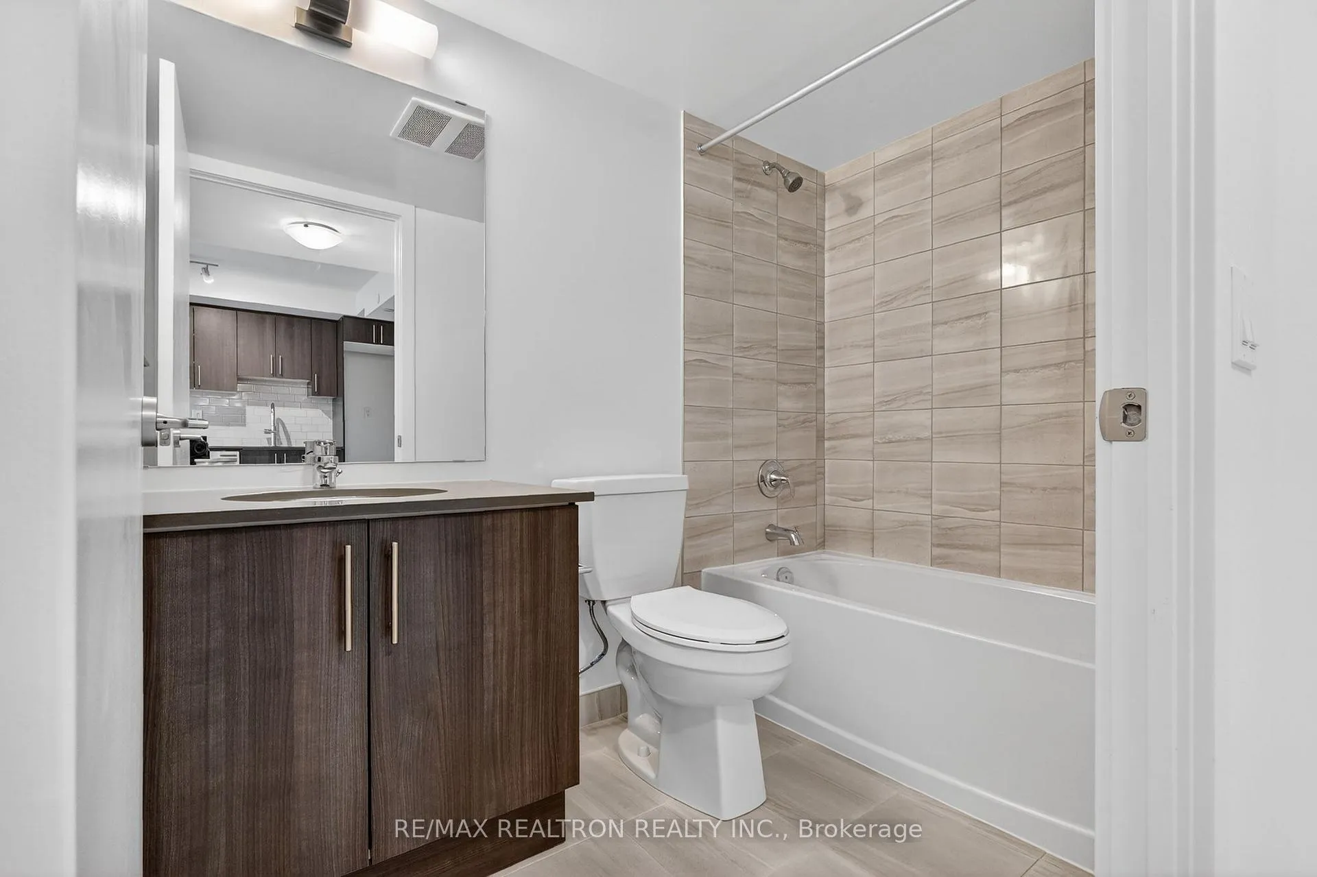Photo 21 of Unit 1304, 1010 Sandy Beach Road, Pickering, Bay Ridges — HOMEH