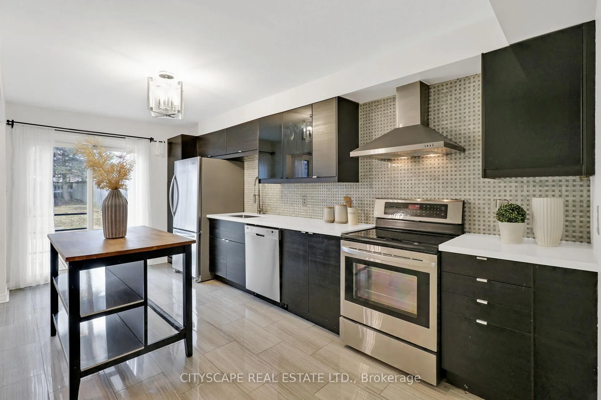Photo 15 of 79 Weatherup Crescent, Barrie, West Bayfield — HOMEH