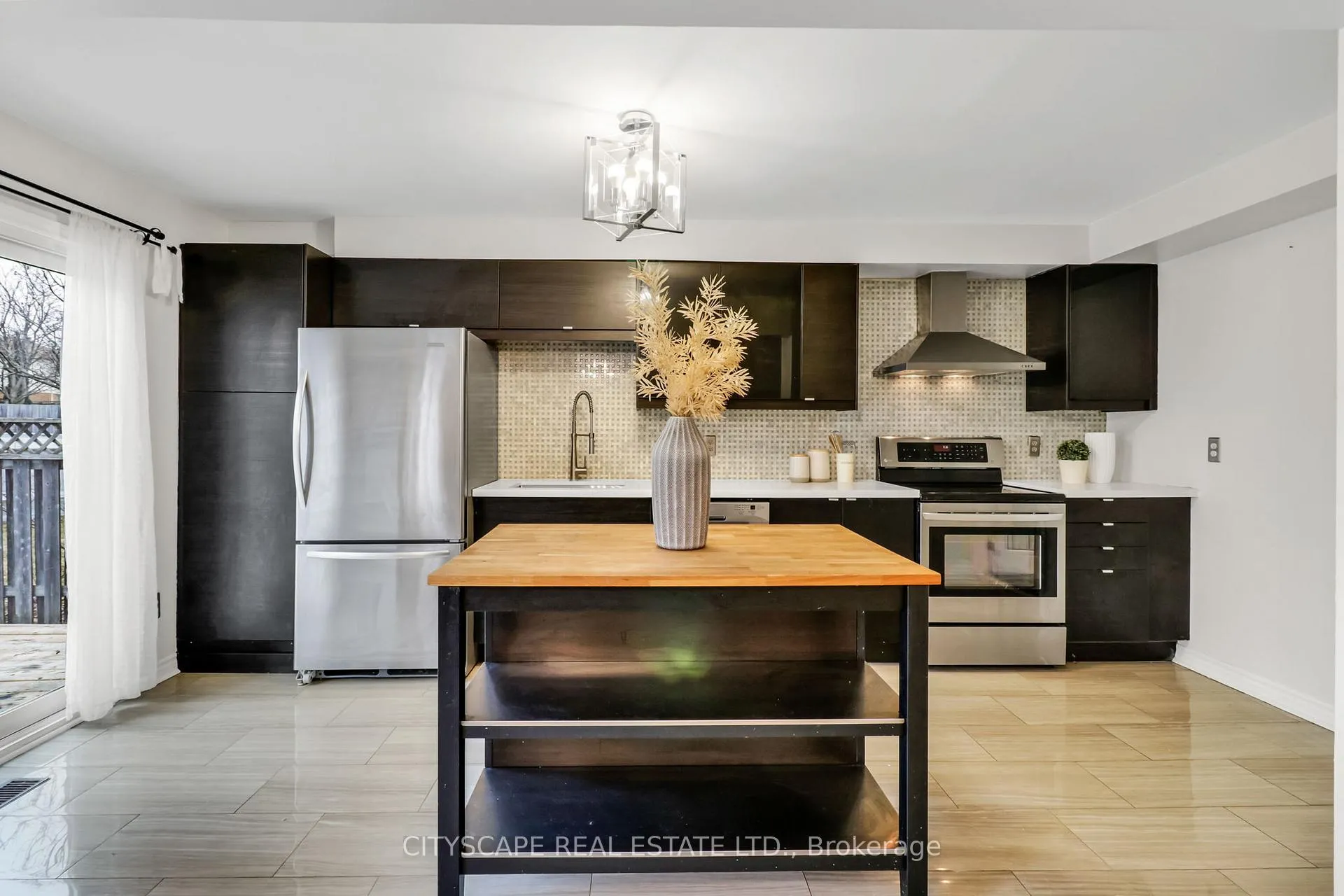 Photo 16 of 79 Weatherup Crescent, Barrie, West Bayfield — HOMEH