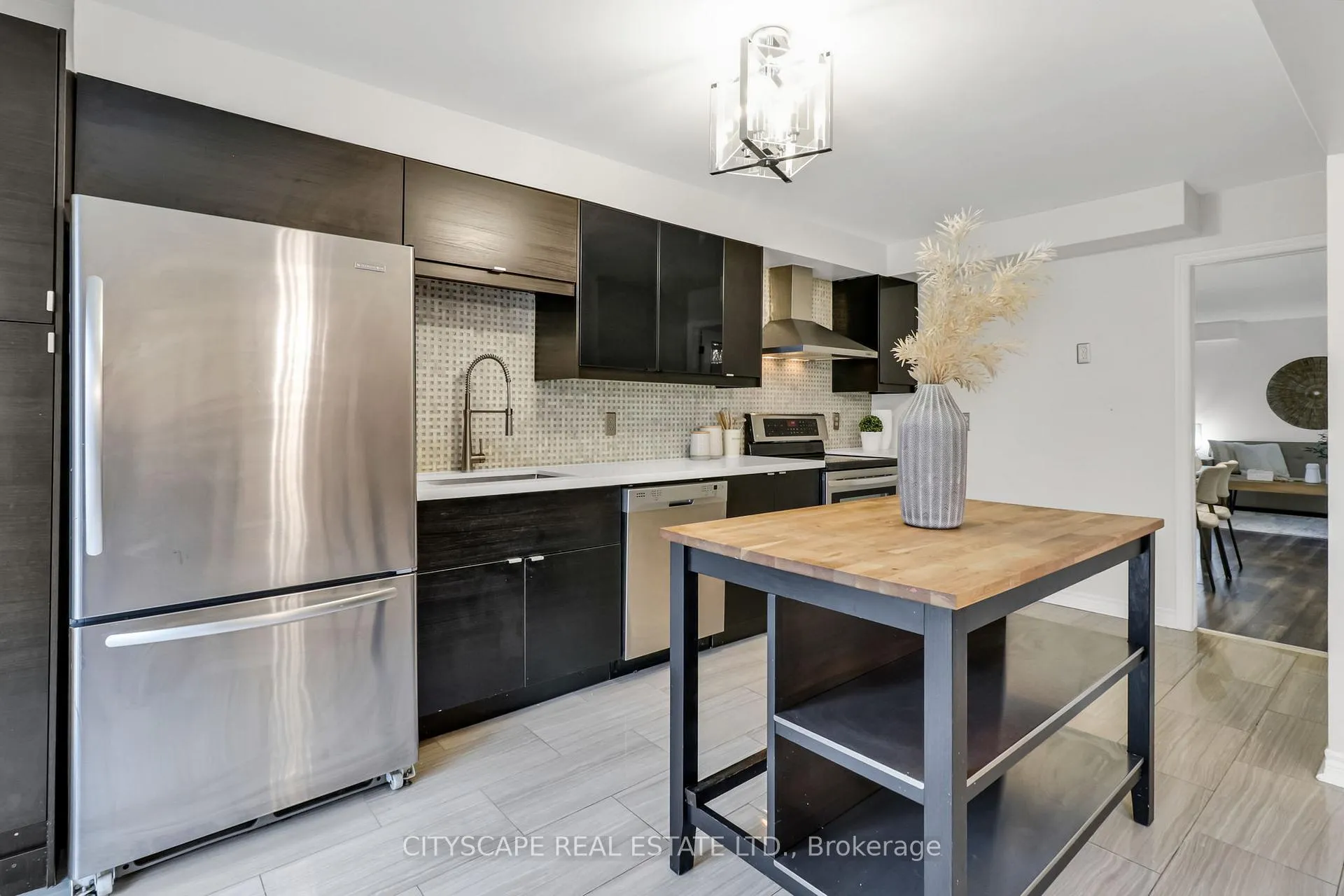 Photo 18 of 79 Weatherup Crescent, Barrie, West Bayfield — HOMEH