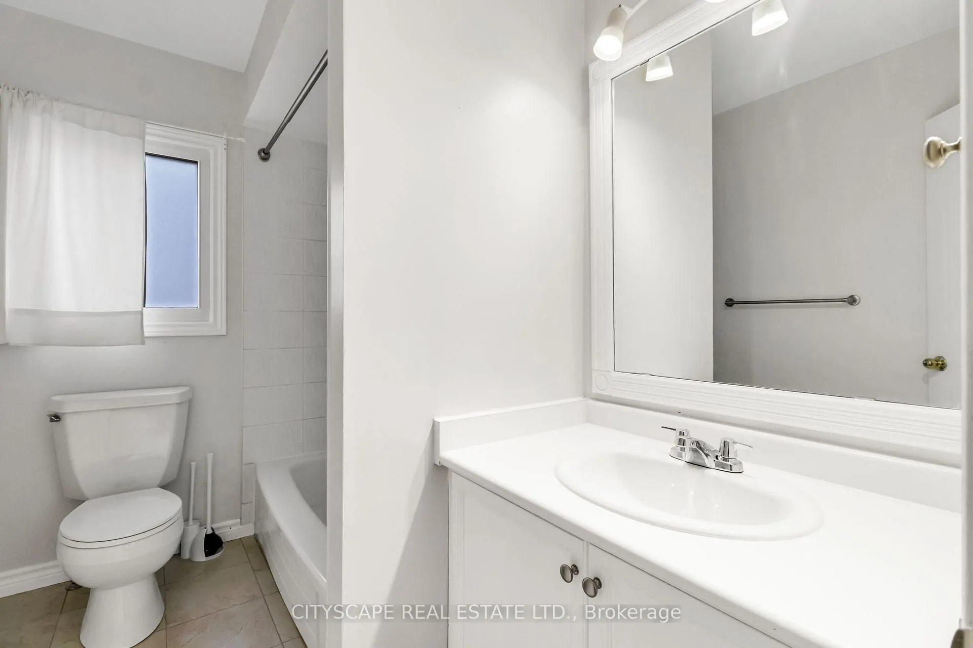 Photo 28 of 79 Weatherup Crescent, Barrie, West Bayfield — HOMEH