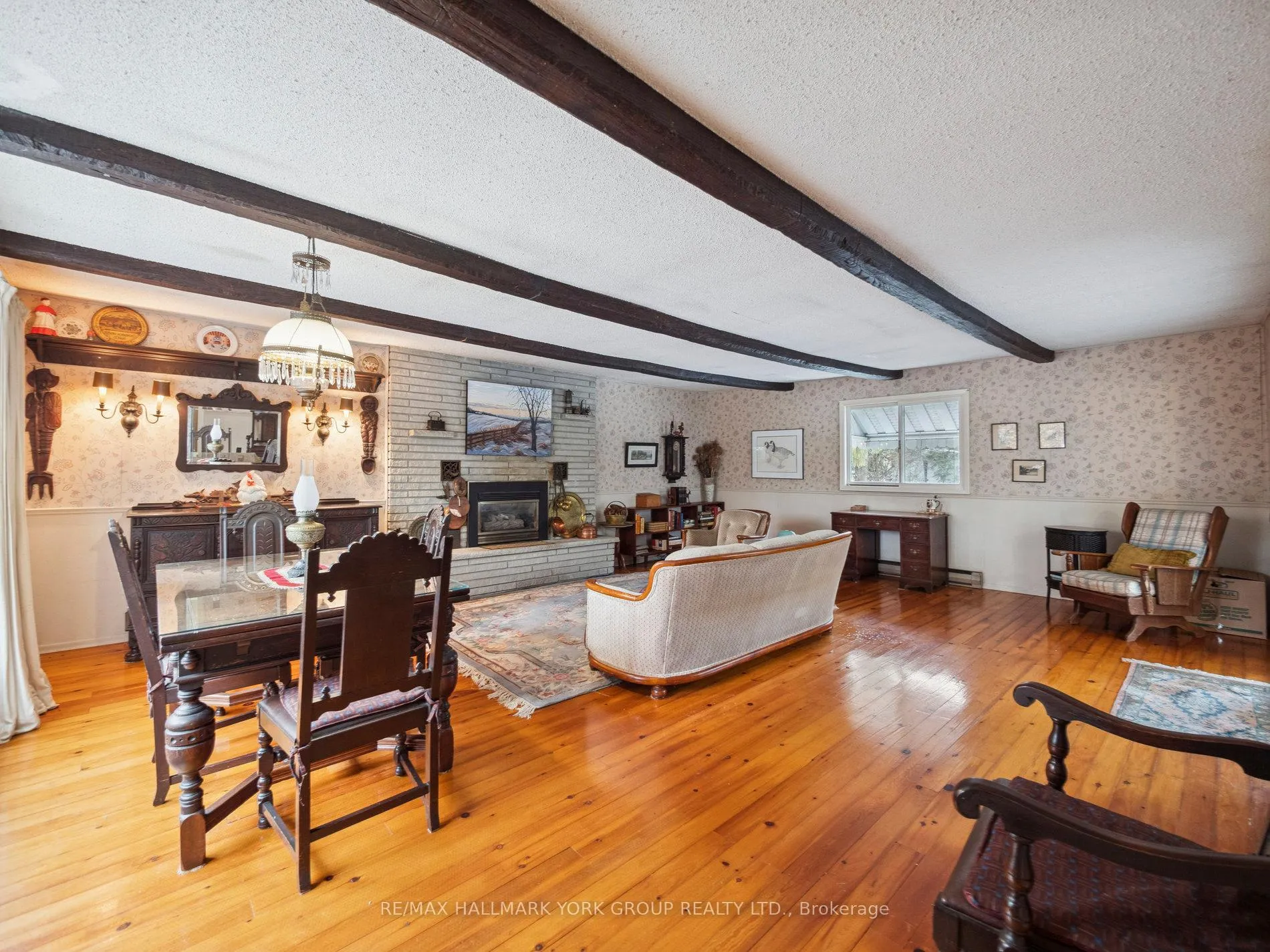 Photo 7 of 60 Charles Street, King, King City — HOMEH