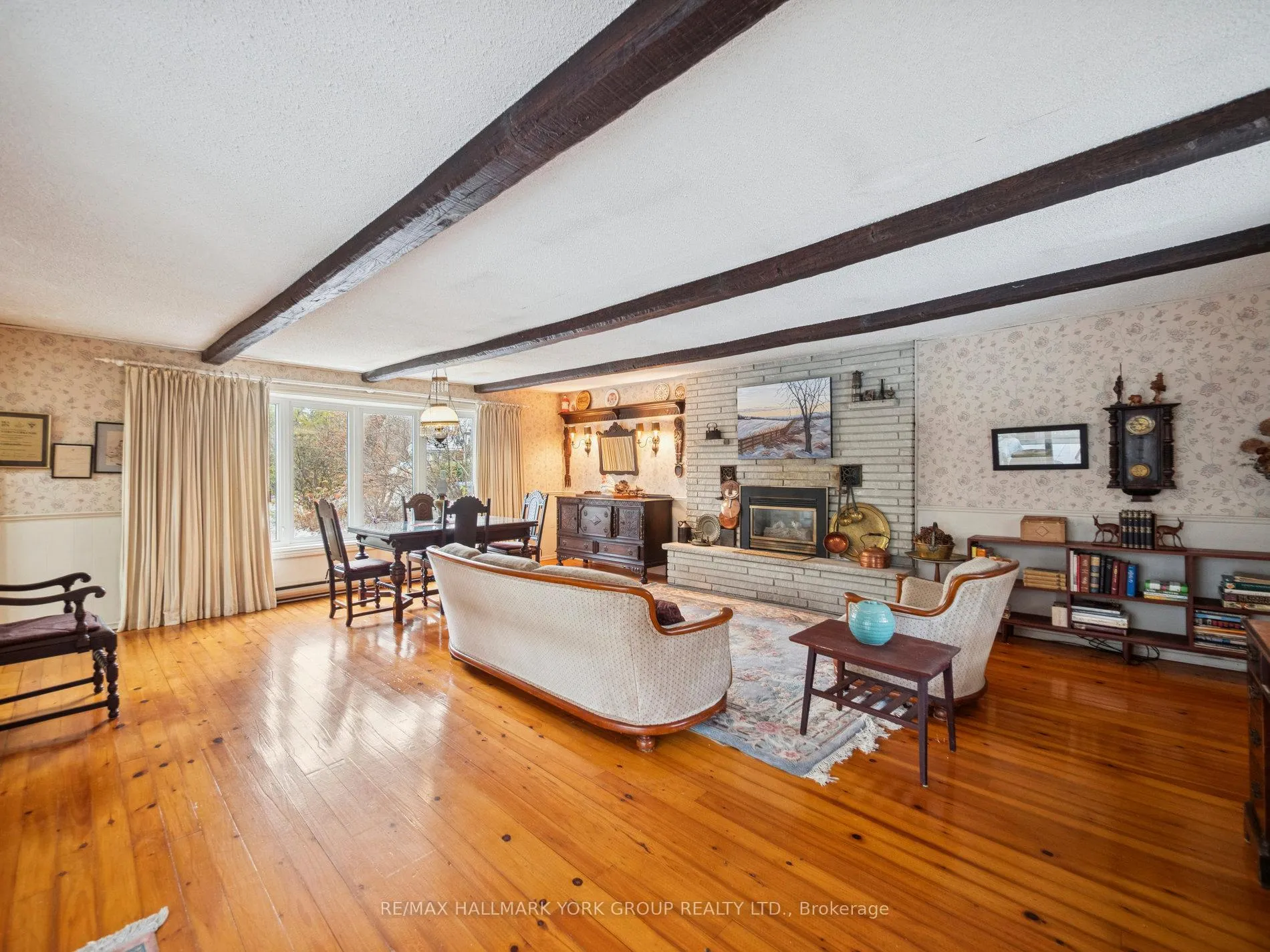 Photo 8 of 60 Charles Street, King, King City — HOMEH