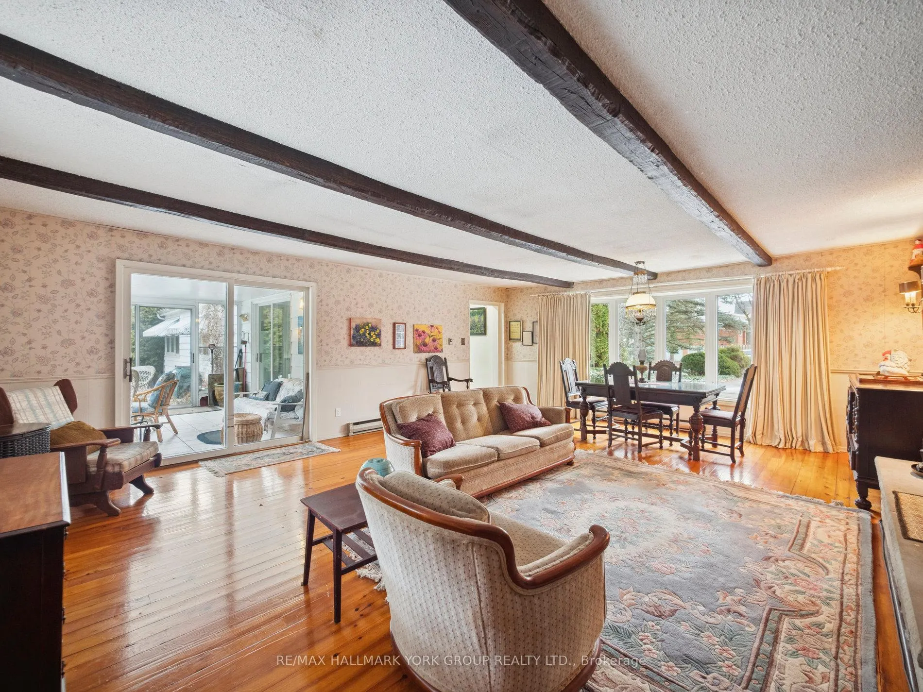 Photo 9 of 60 Charles Street, King, King City — HOMEH