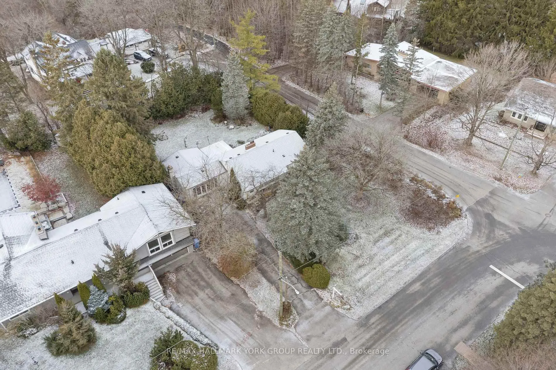 Photo 10 of 60 Charles Street, King, King City — HOMEH