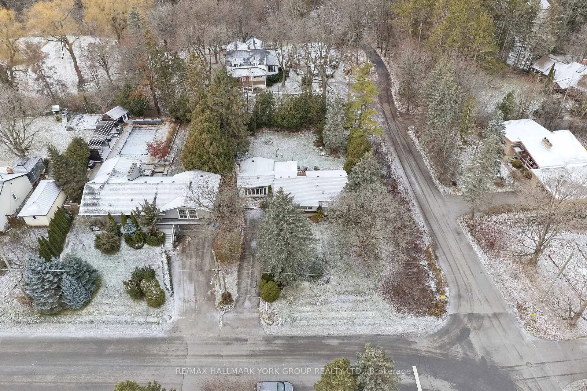 Photo 11 of 60 Charles Street, King, King City — HOMEH