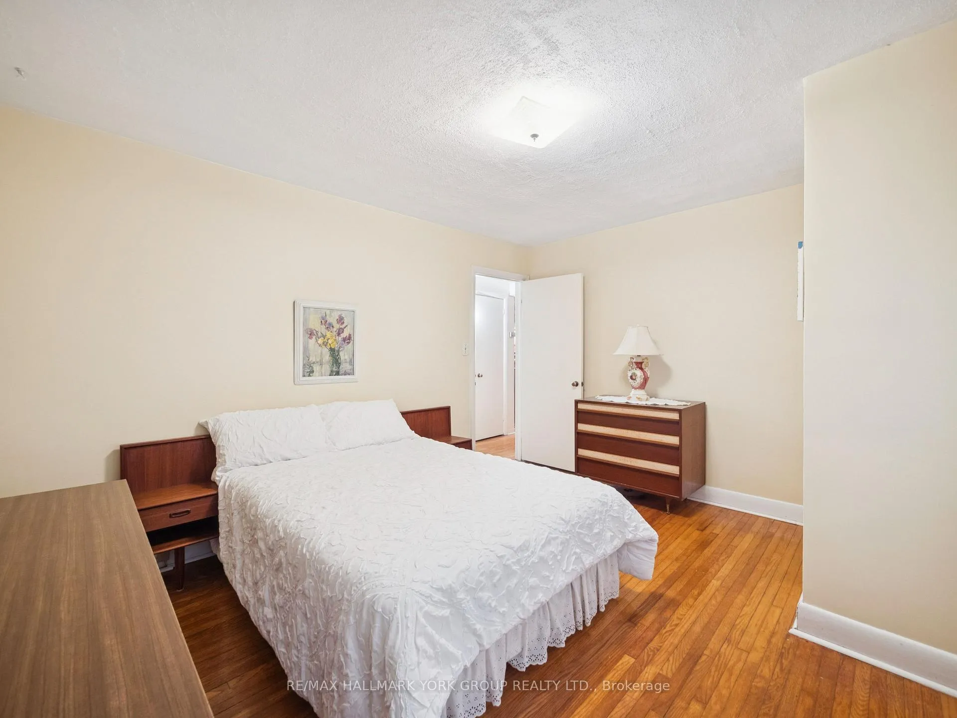 Photo 15 of 60 Charles Street, King, King City — HOMEH