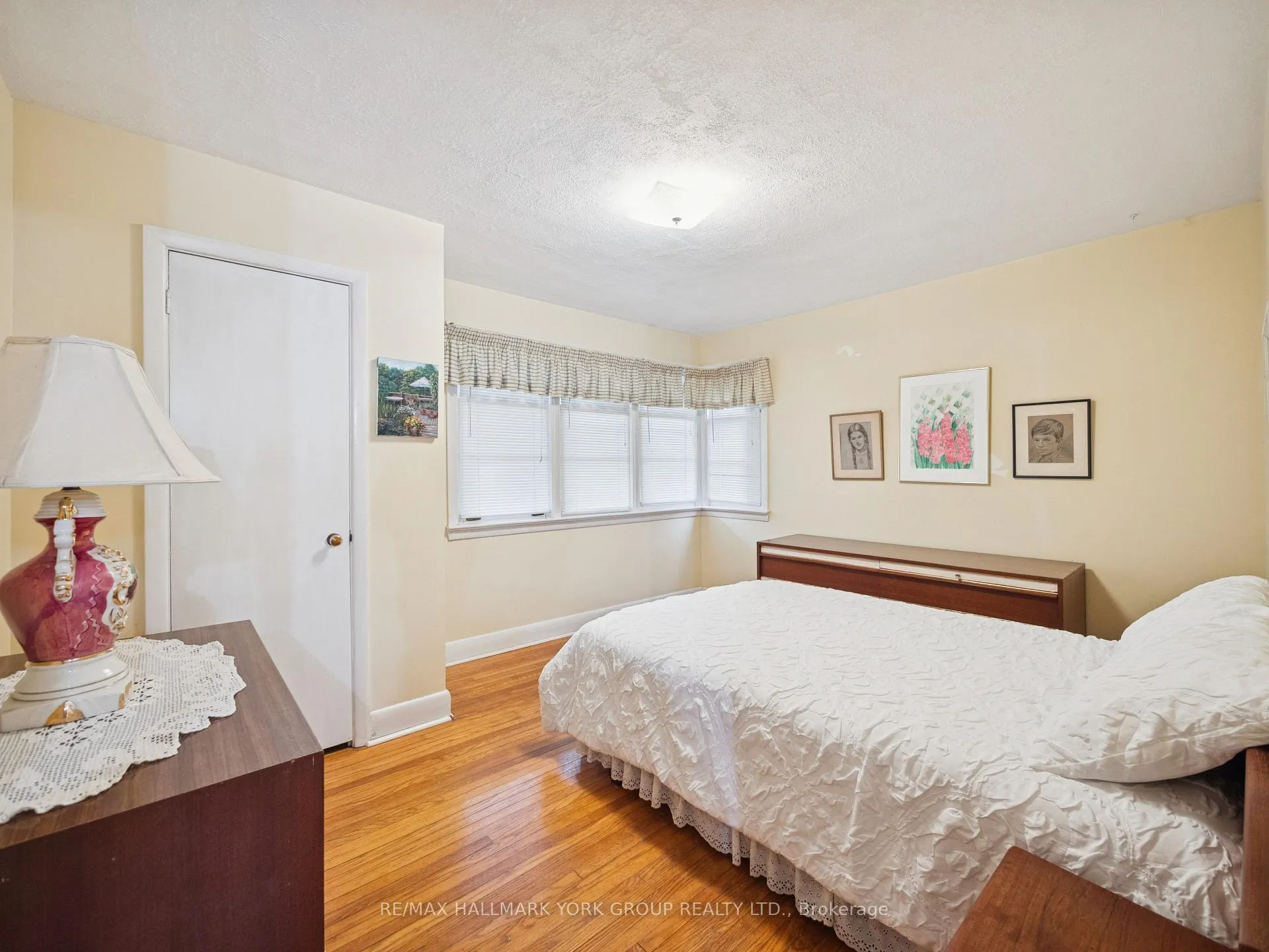 Photo 16 of 60 Charles Street, King, King City — HOMEH