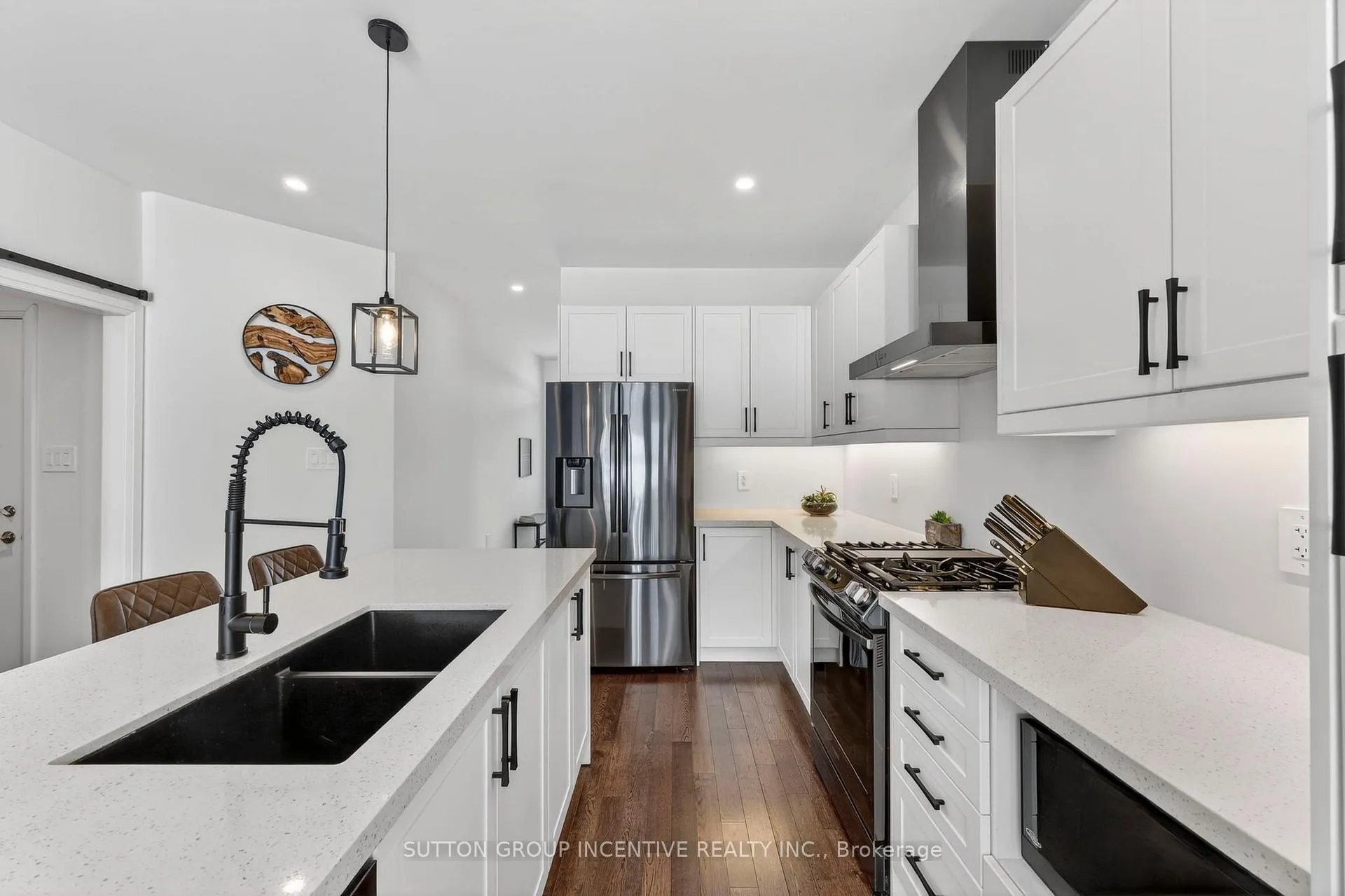 Photo 4 of 142 Ritchie Crescent, Springwater, Elmvale — HOMEH