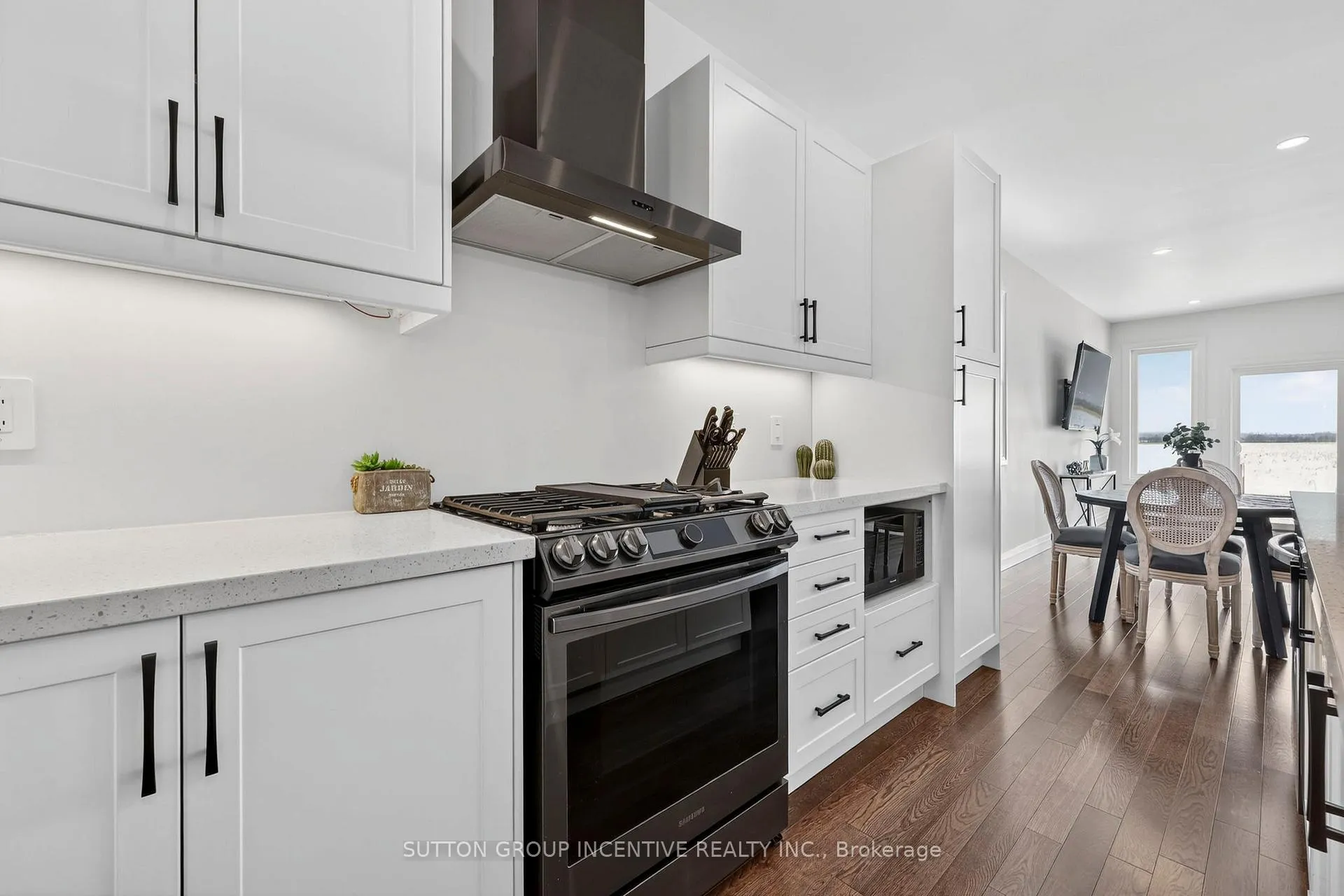 Photo 5 of 142 Ritchie Crescent, Springwater, Elmvale — HOMEH