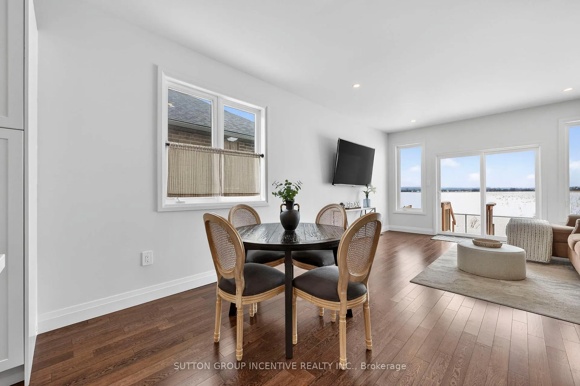 Photo 7 of 142 Ritchie Crescent, Springwater, Elmvale — HOMEH