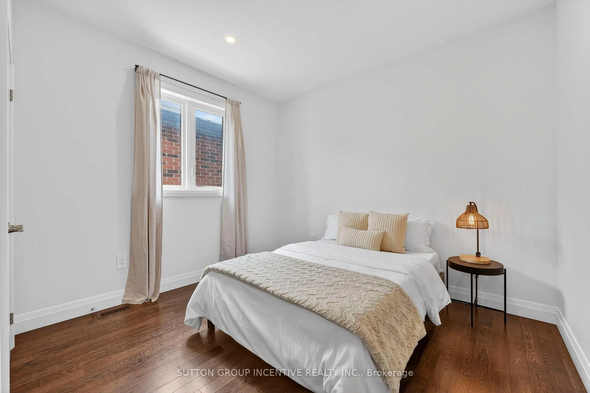 Photo 13 of 142 Ritchie Crescent, Springwater, Elmvale — HOMEH