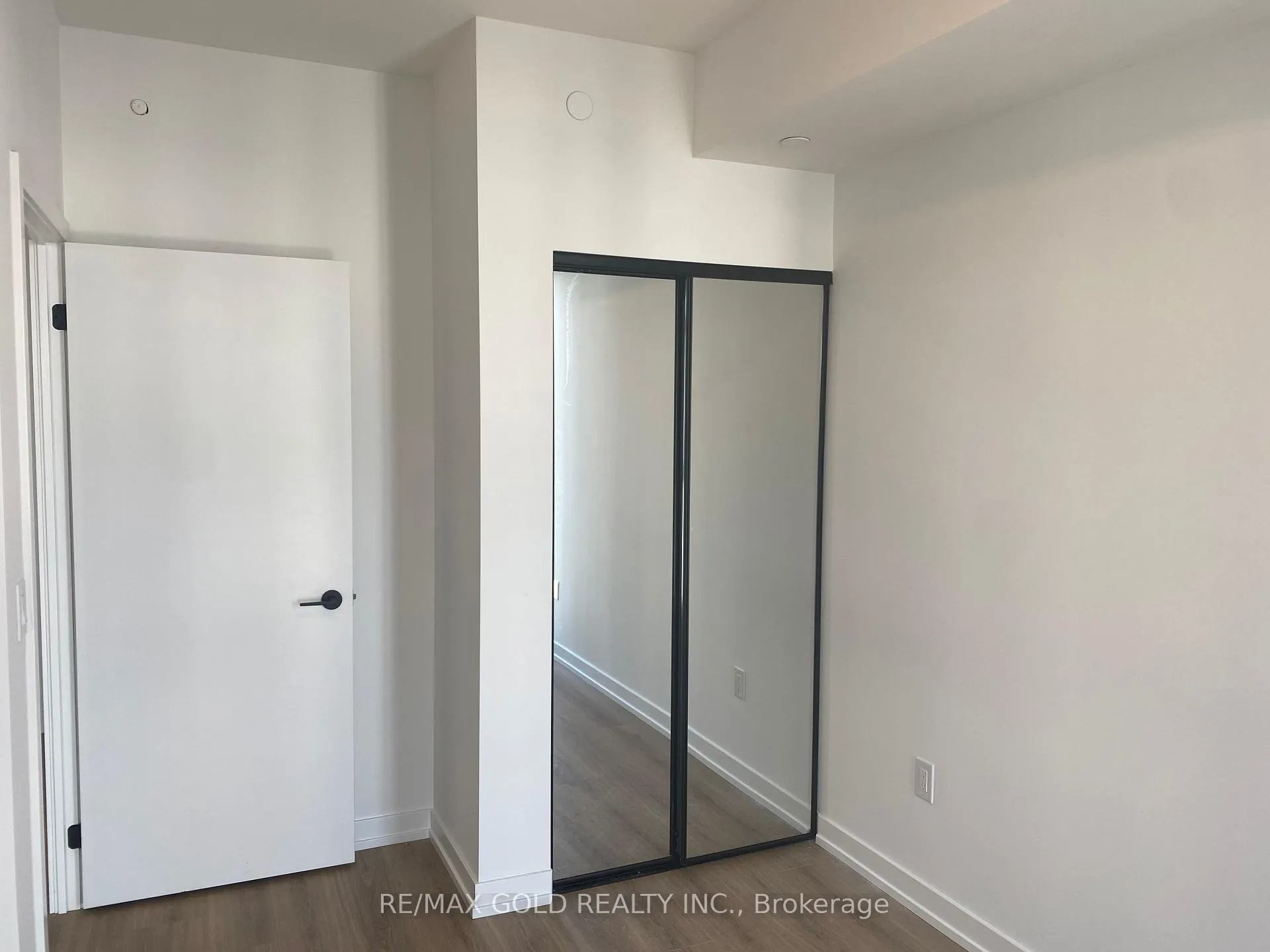 Photo 4 of Unit 301, 10 Lagerfeld Drive, Brampton, Northwest Brampton — HOMEH