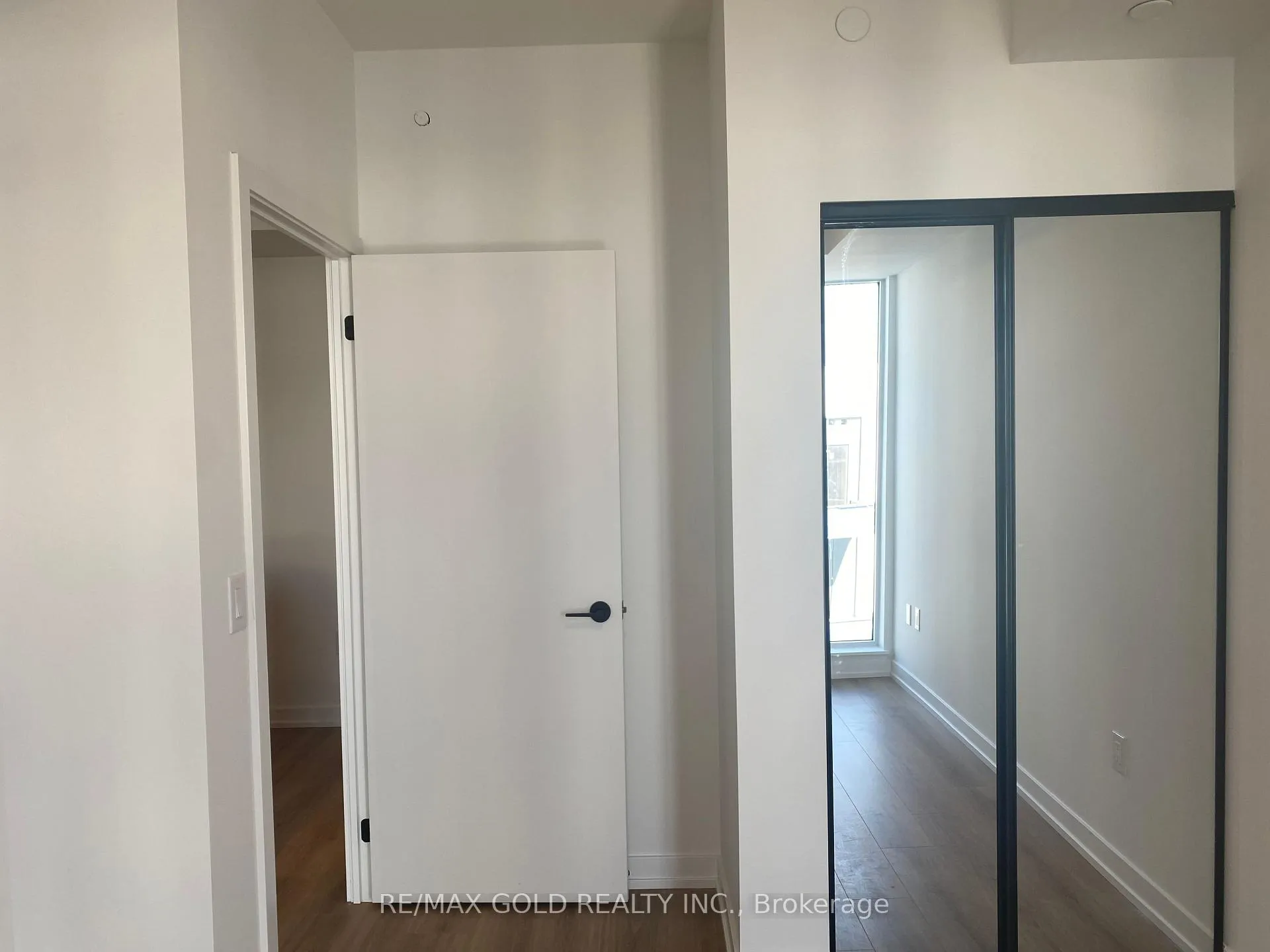 Photo 6 of Unit 301, 10 Lagerfeld Drive, Brampton, Northwest Brampton — HOMEH