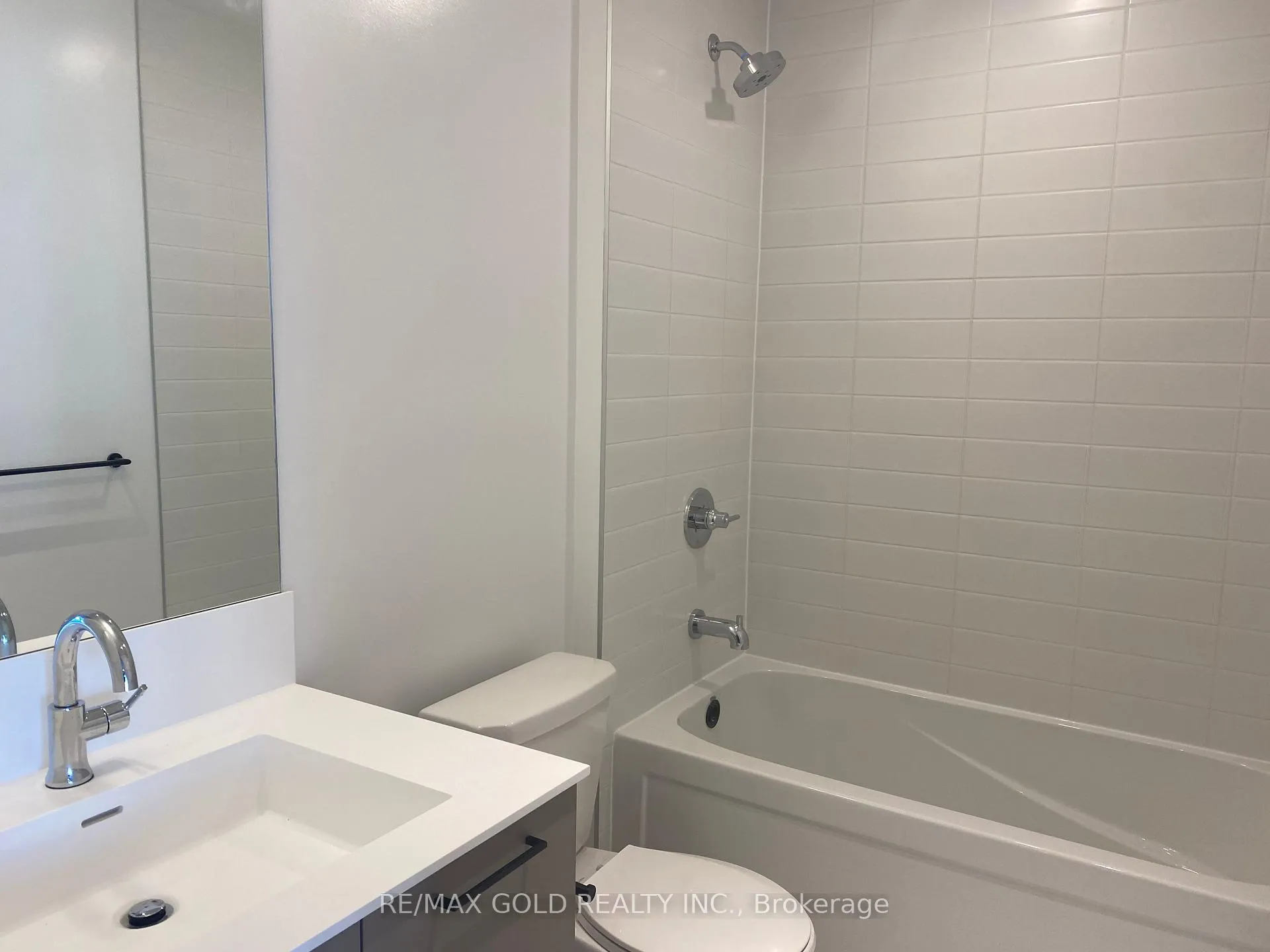 Photo 7 of Unit 301, 10 Lagerfeld Drive, Brampton, Northwest Brampton — HOMEH