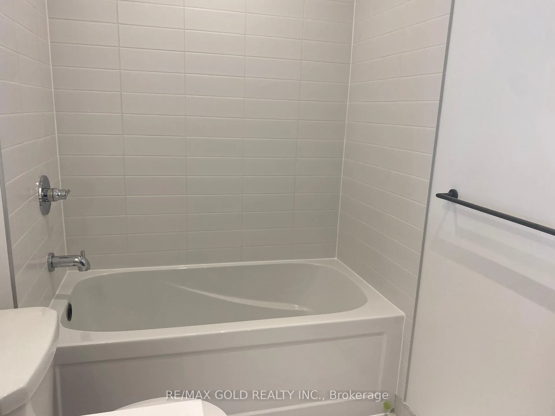 Photo 8 of Unit 301, 10 Lagerfeld Drive, Brampton, Northwest Brampton — HOMEH