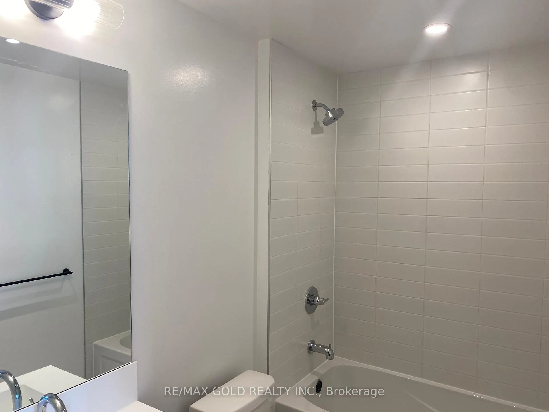 Photo 9 of Unit 301, 10 Lagerfeld Drive, Brampton, Northwest Brampton — HOMEH