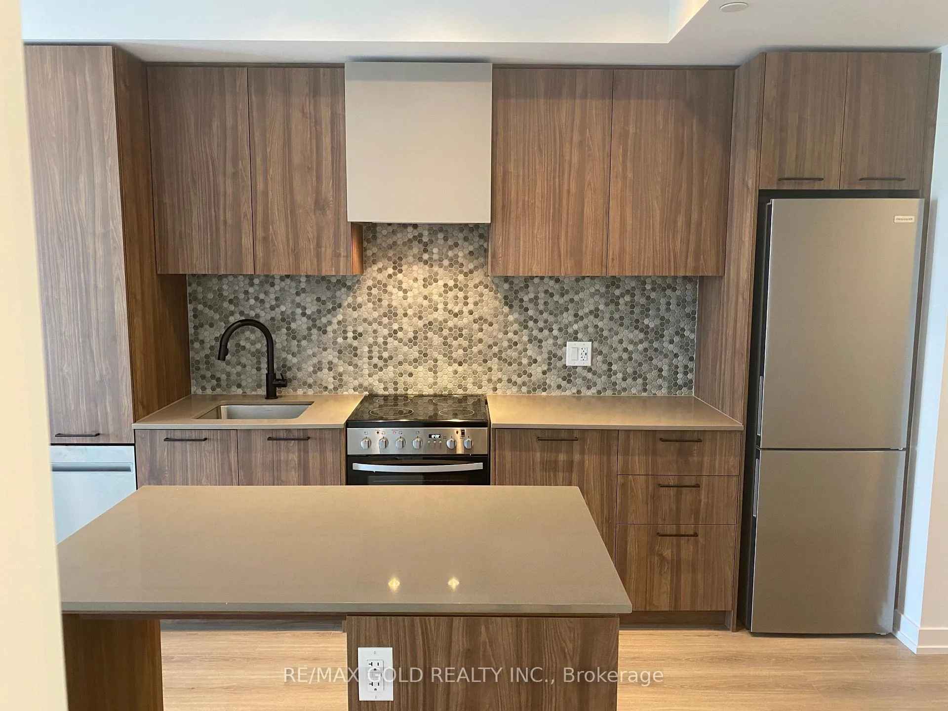 Photo 11 of Unit 301, 10 Lagerfeld Drive, Brampton, Northwest Brampton — HOMEH