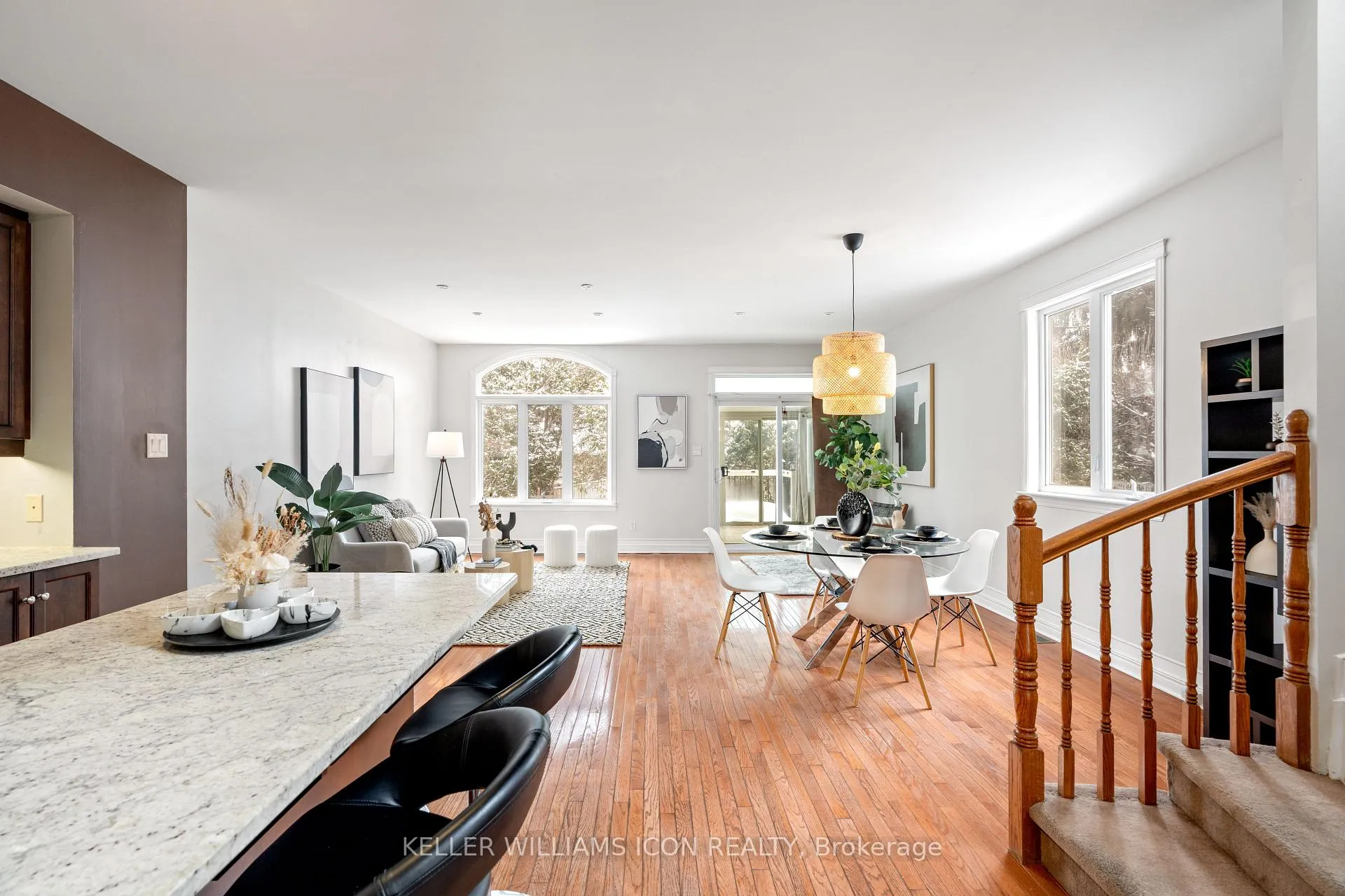 Photo 2 of 114 Encore Private, Ottawa, City View/Skyline/Fisher Heights/Parkwood Hills — HOMEH