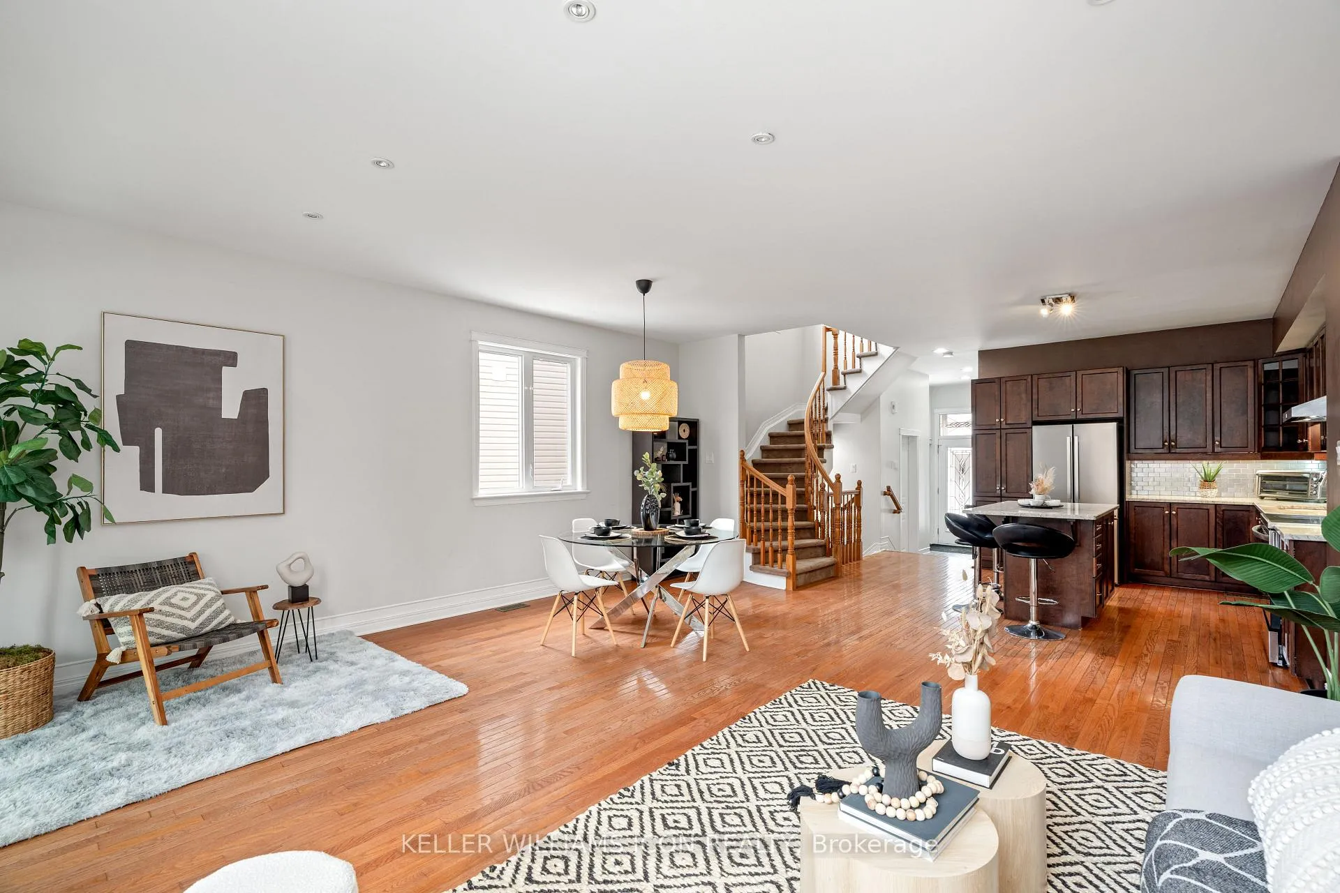 Photo 3 of 114 Encore Private, Ottawa, City View/Skyline/Fisher Heights/Parkwood Hills — HOMEH