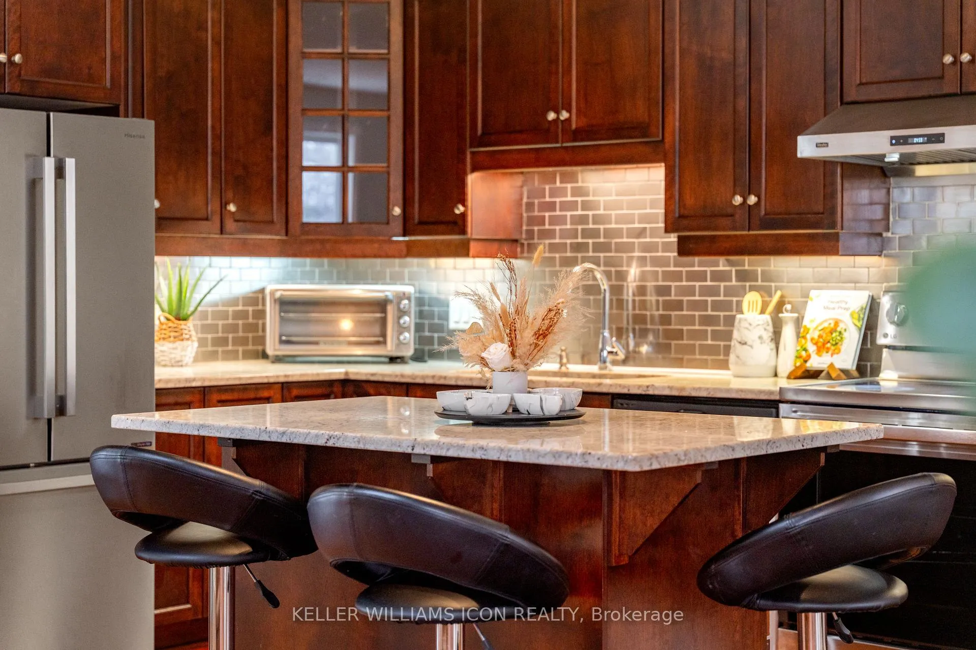 Photo 4 of 114 Encore Private, Ottawa, City View/Skyline/Fisher Heights/Parkwood Hills — HOMEH
