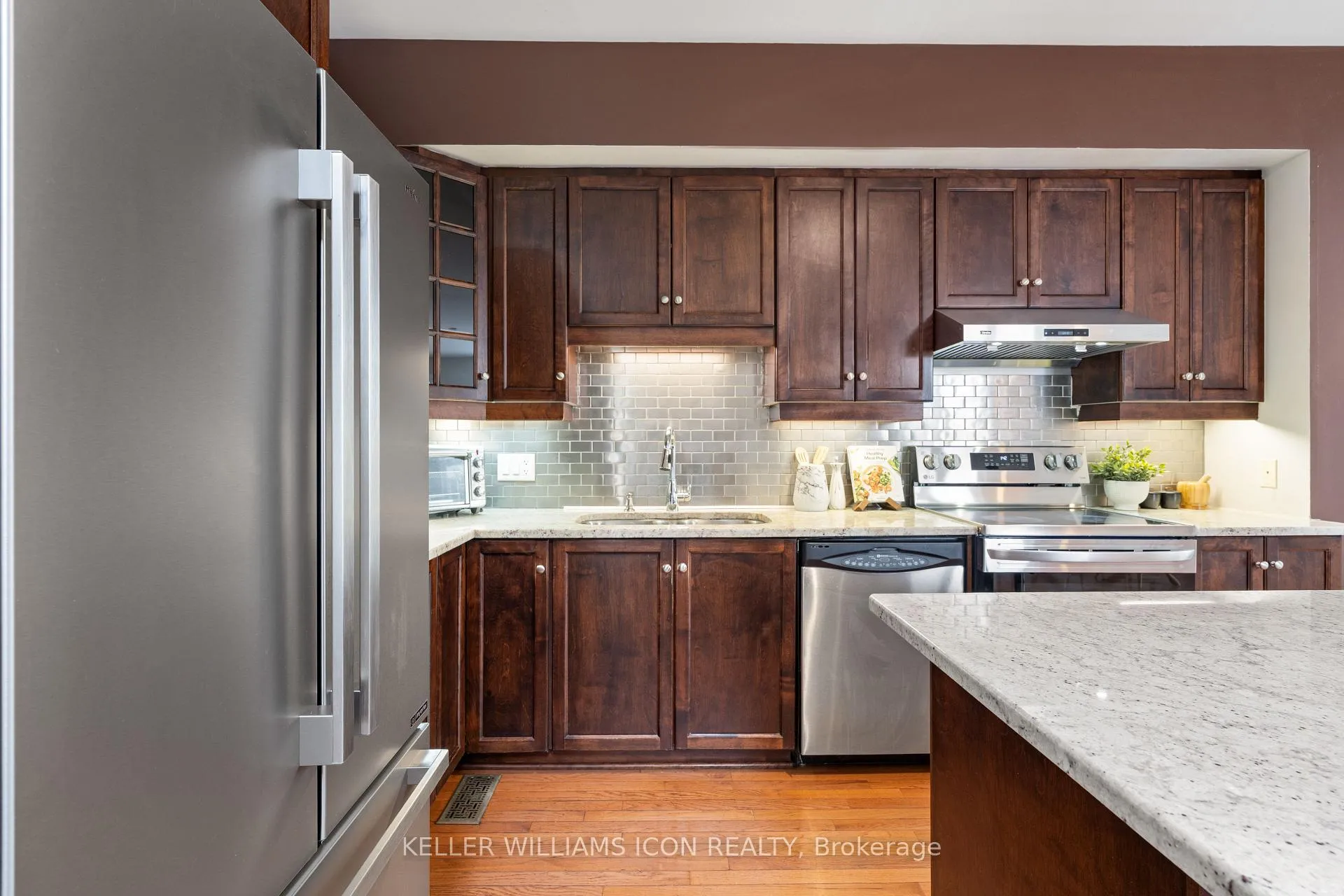 Photo 5 of 114 Encore Private, Ottawa, City View/Skyline/Fisher Heights/Parkwood Hills — HOMEH