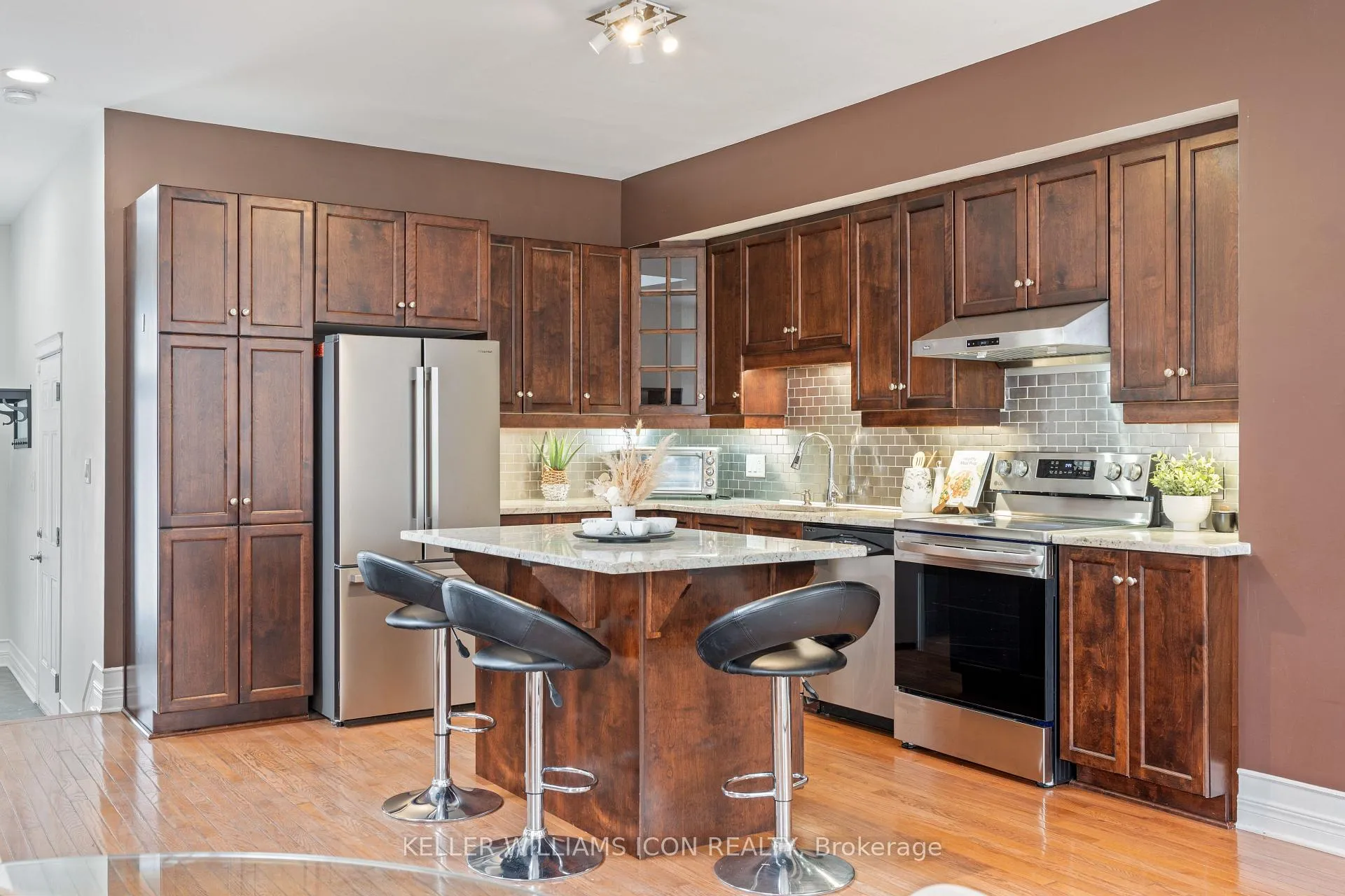Photo 6 of 114 Encore Private, Ottawa, City View/Skyline/Fisher Heights/Parkwood Hills — HOMEH