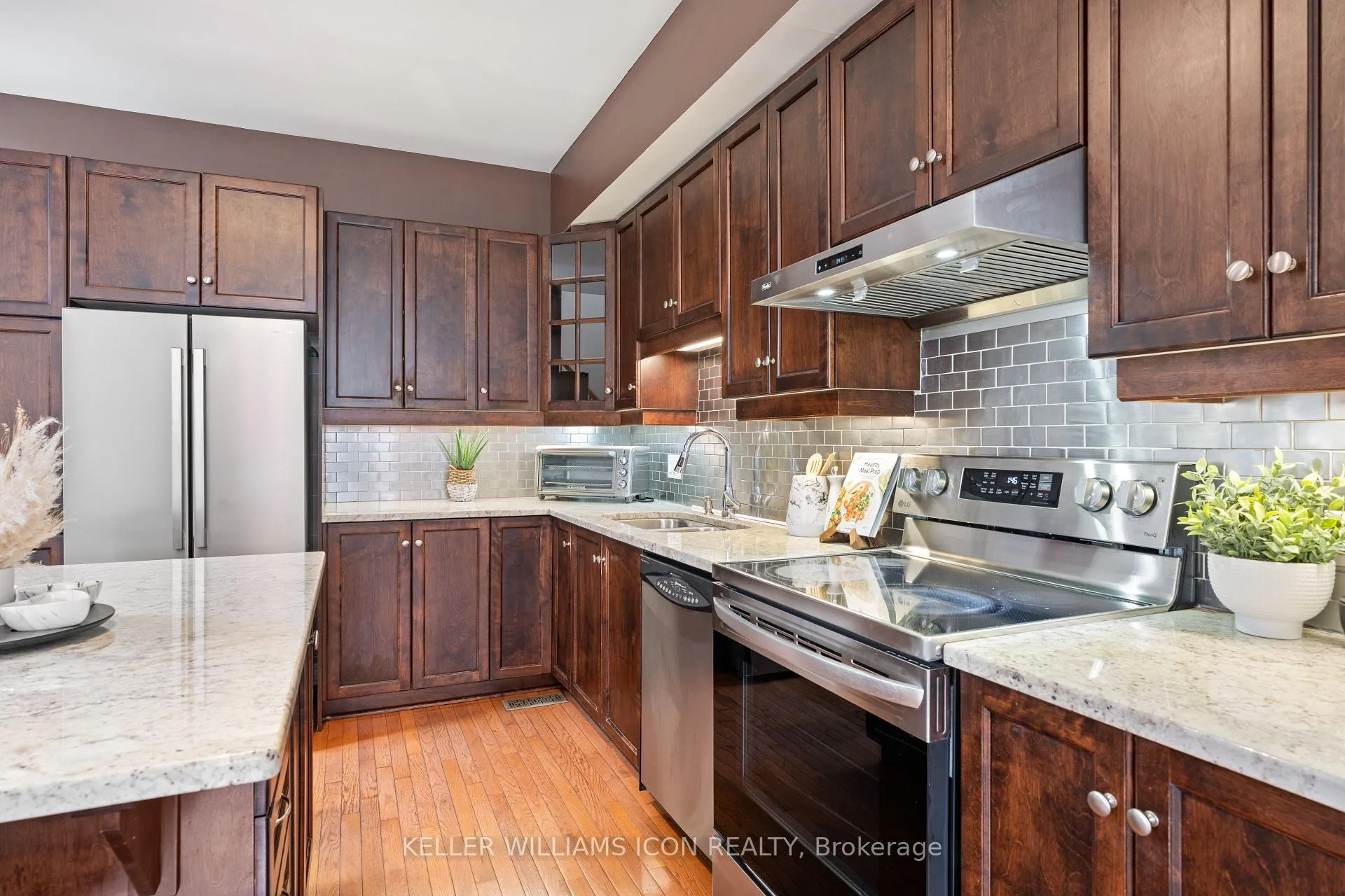 Photo 8 of 114 Encore Private, Ottawa, City View/Skyline/Fisher Heights/Parkwood Hills — HOMEH