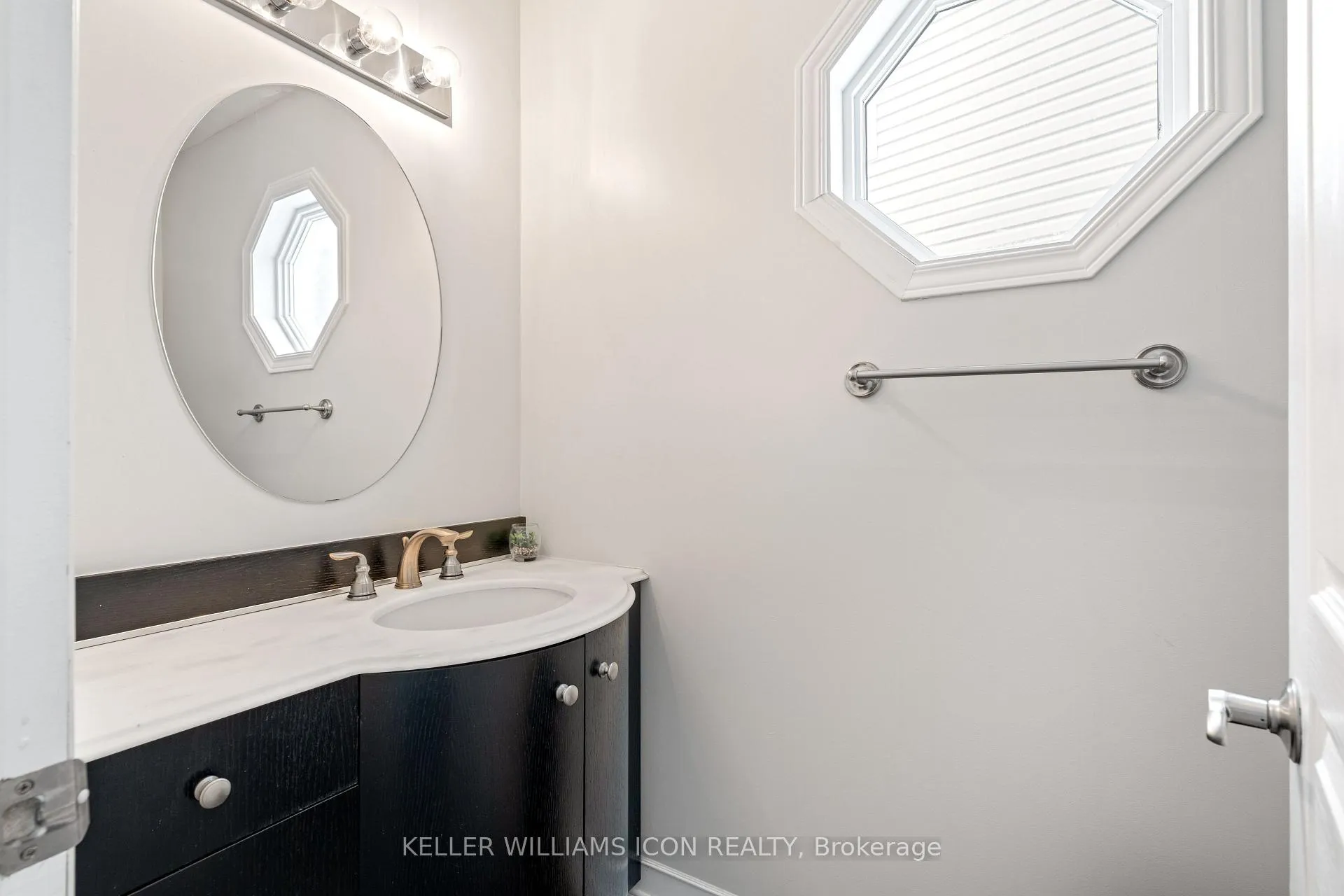 Photo 14 of 114 Encore Private, Ottawa, City View/Skyline/Fisher Heights/Parkwood Hills — HOMEH