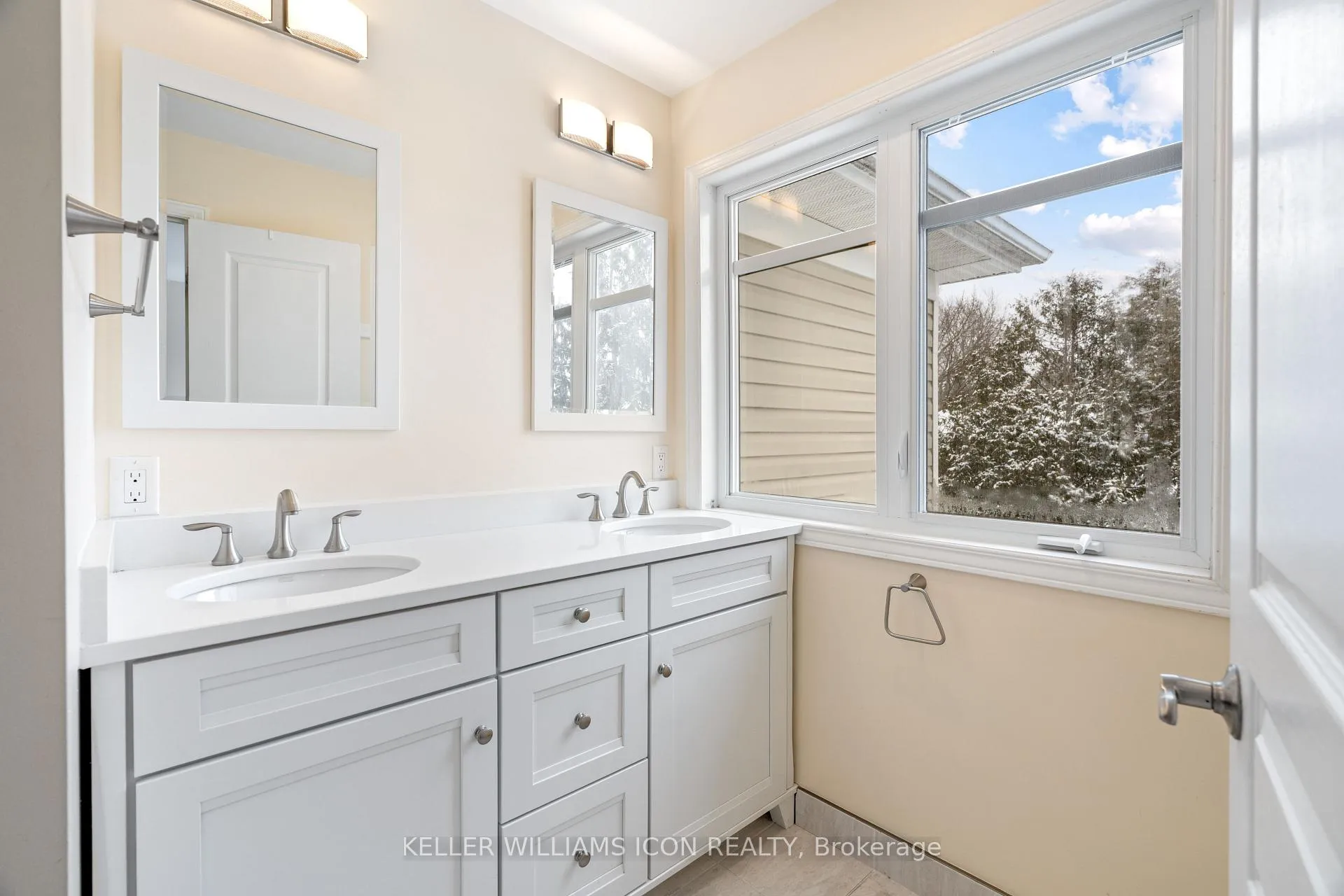 Photo 21 of 114 Encore Private, Ottawa, City View/Skyline/Fisher Heights/Parkwood Hills — HOMEH