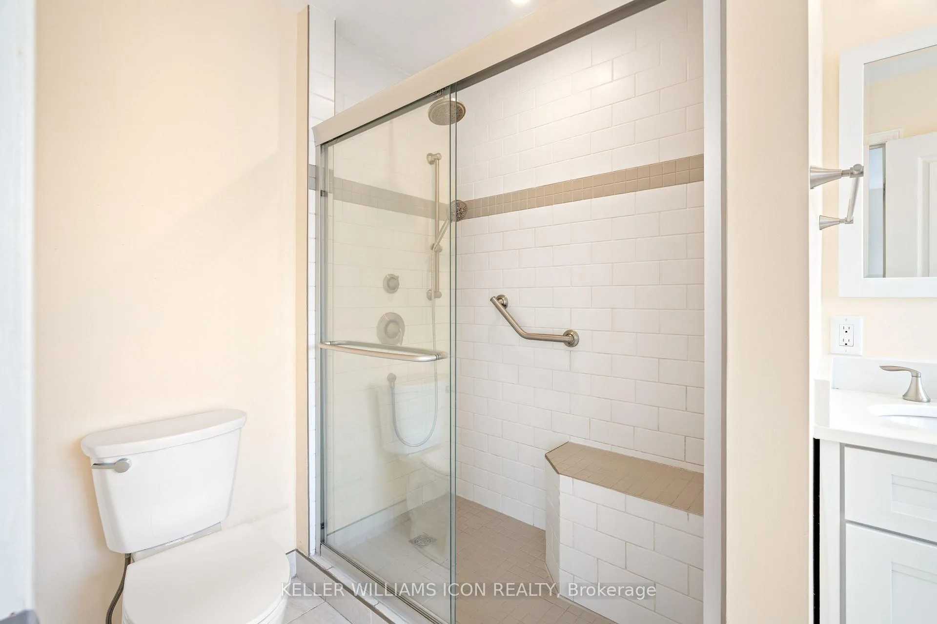 Photo 22 of 114 Encore Private, Ottawa, City View/Skyline/Fisher Heights/Parkwood Hills — HOMEH